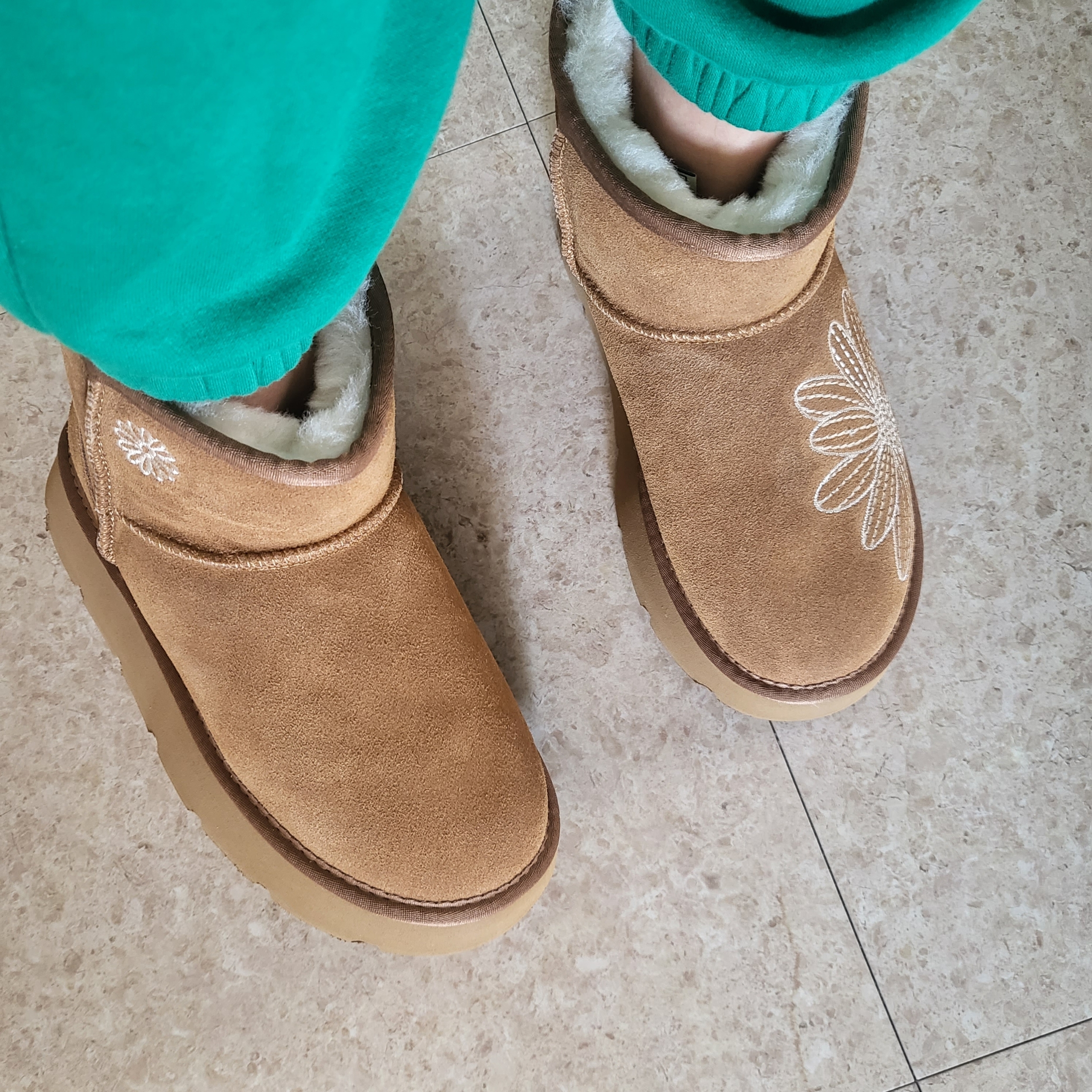 Mardi Mercredi Les Pompes Women Classique Ugg Boots Chestnut 착용 스타일 - 3