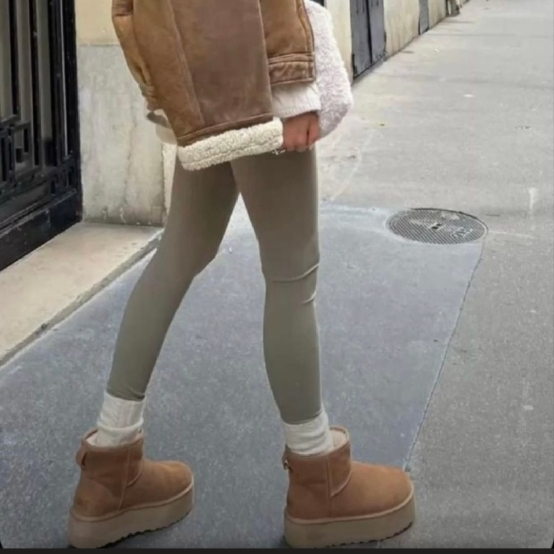 (W) UGG Classic Mini Platform Boots Chestnut 착용 스타일 - 4