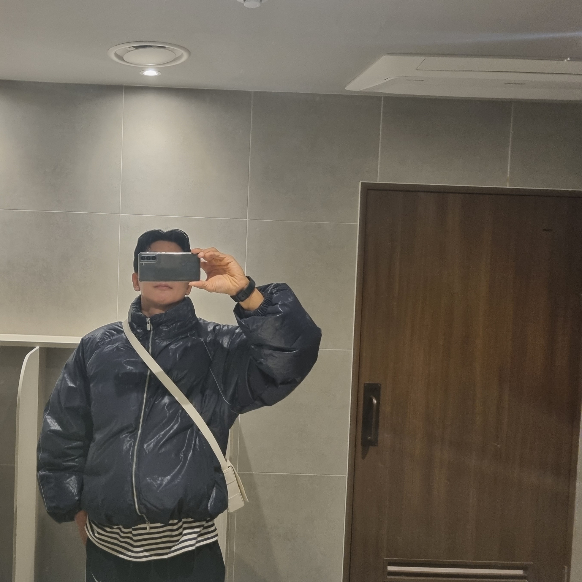 (W) Matin Kim Matin Logo Coating Down Jumper Navy 착용 스타일 - 2