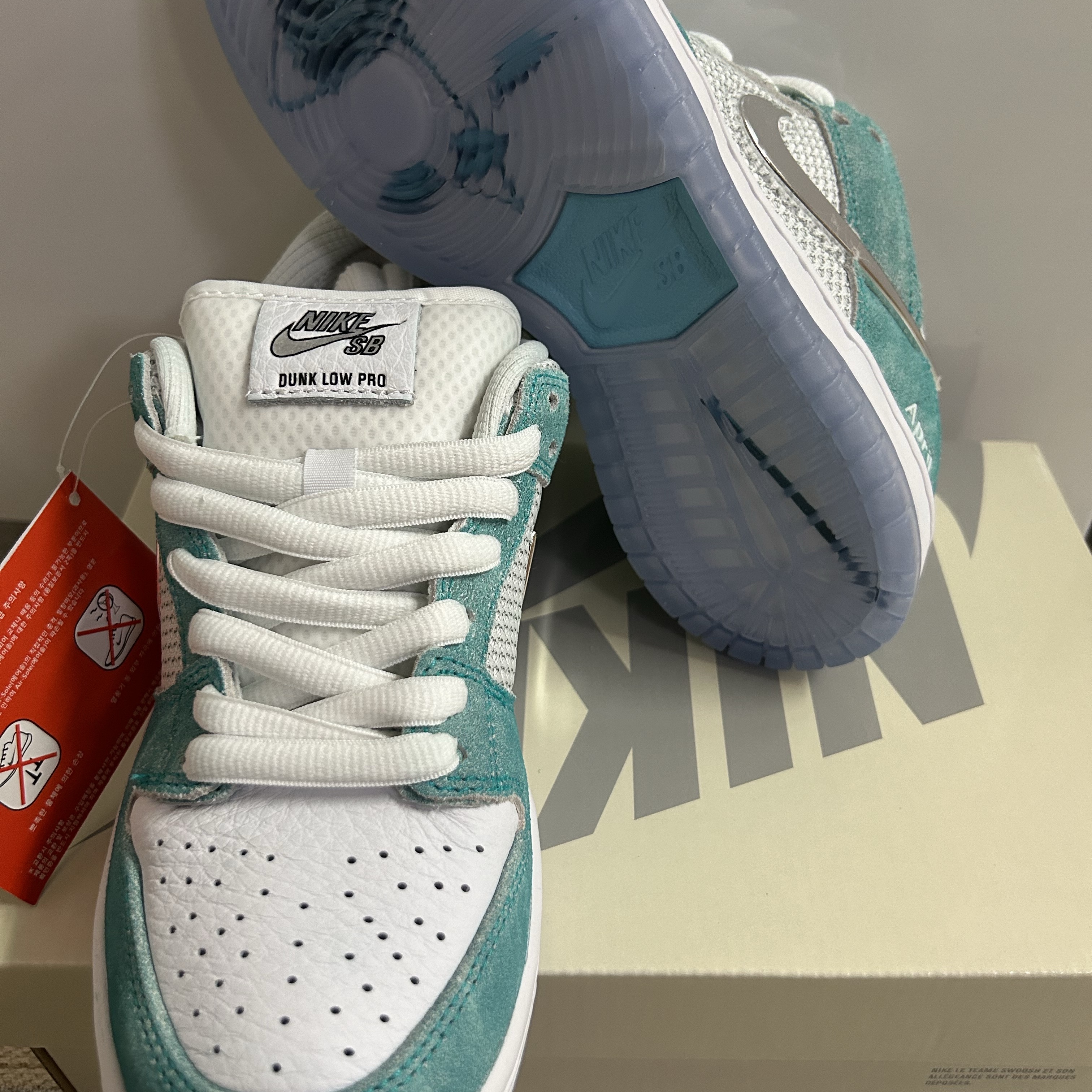 Nike x April Skateboards SB Dunk Low Pro QS Racer Blue Metallic Silver 착용 스타일