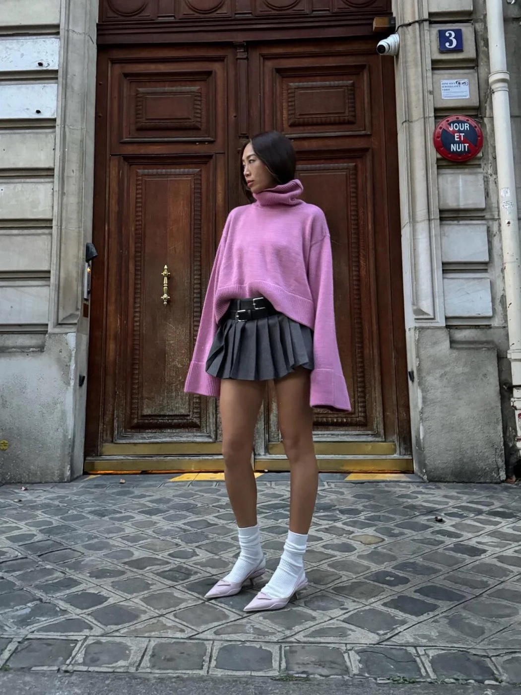 Millo Women Cut Off Pleated Skirt Charcoal Gray, (W) Thom Browne Super 120S Twill Dropped Back Pleated School Uniform Mini Skirt Medium Grey 착용 스타일 - 5
