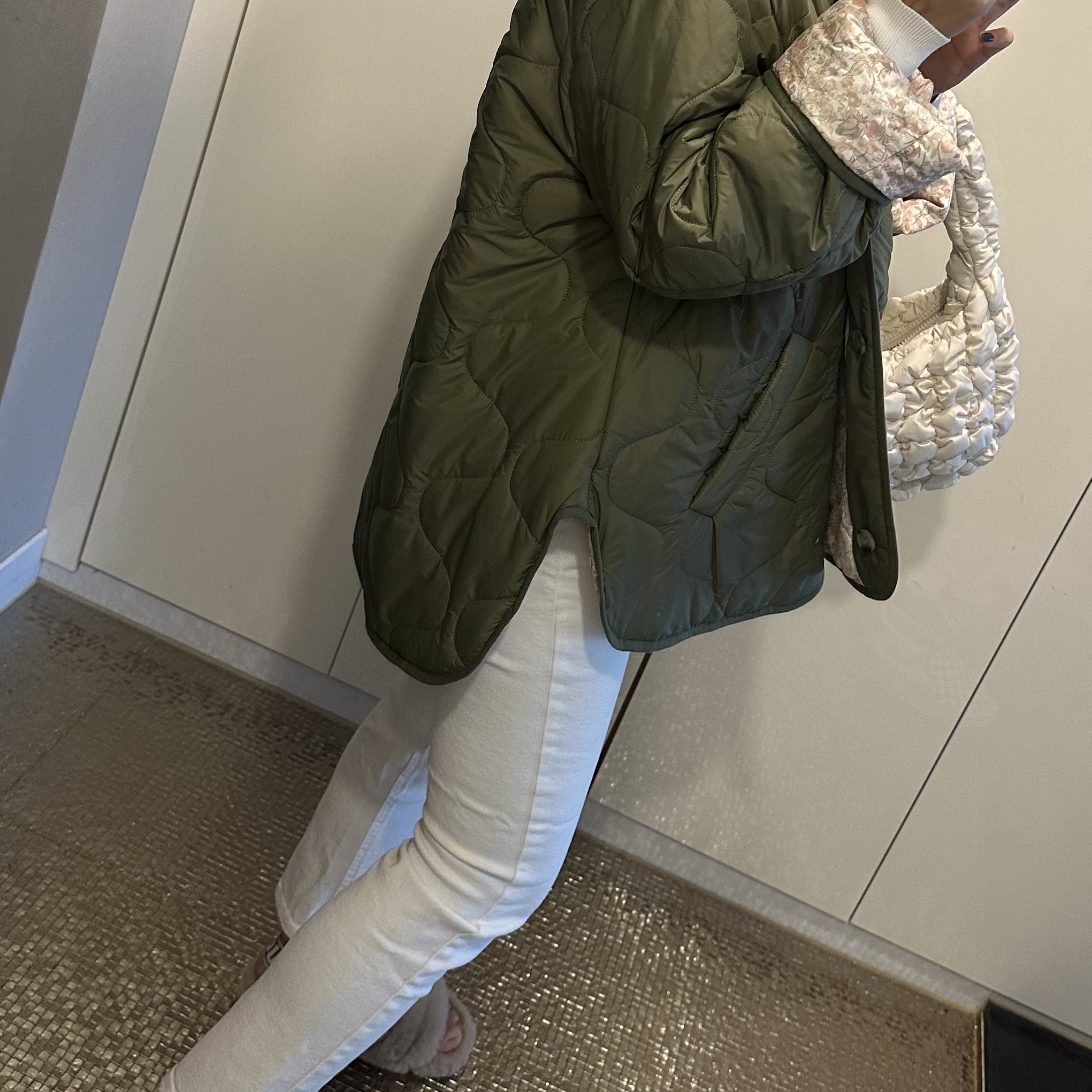 (W) Maje Brandino Reversible Jacket Fleur Rose, COS Quilted Mini Bag Cream 착용 스타일