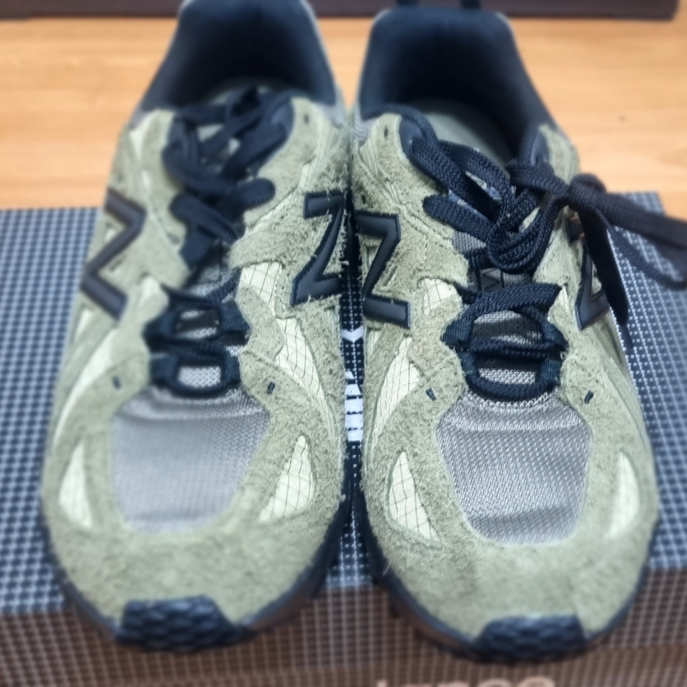 New Balance x Cayl ML610TCL Covert Green 착용 스타일 - 5