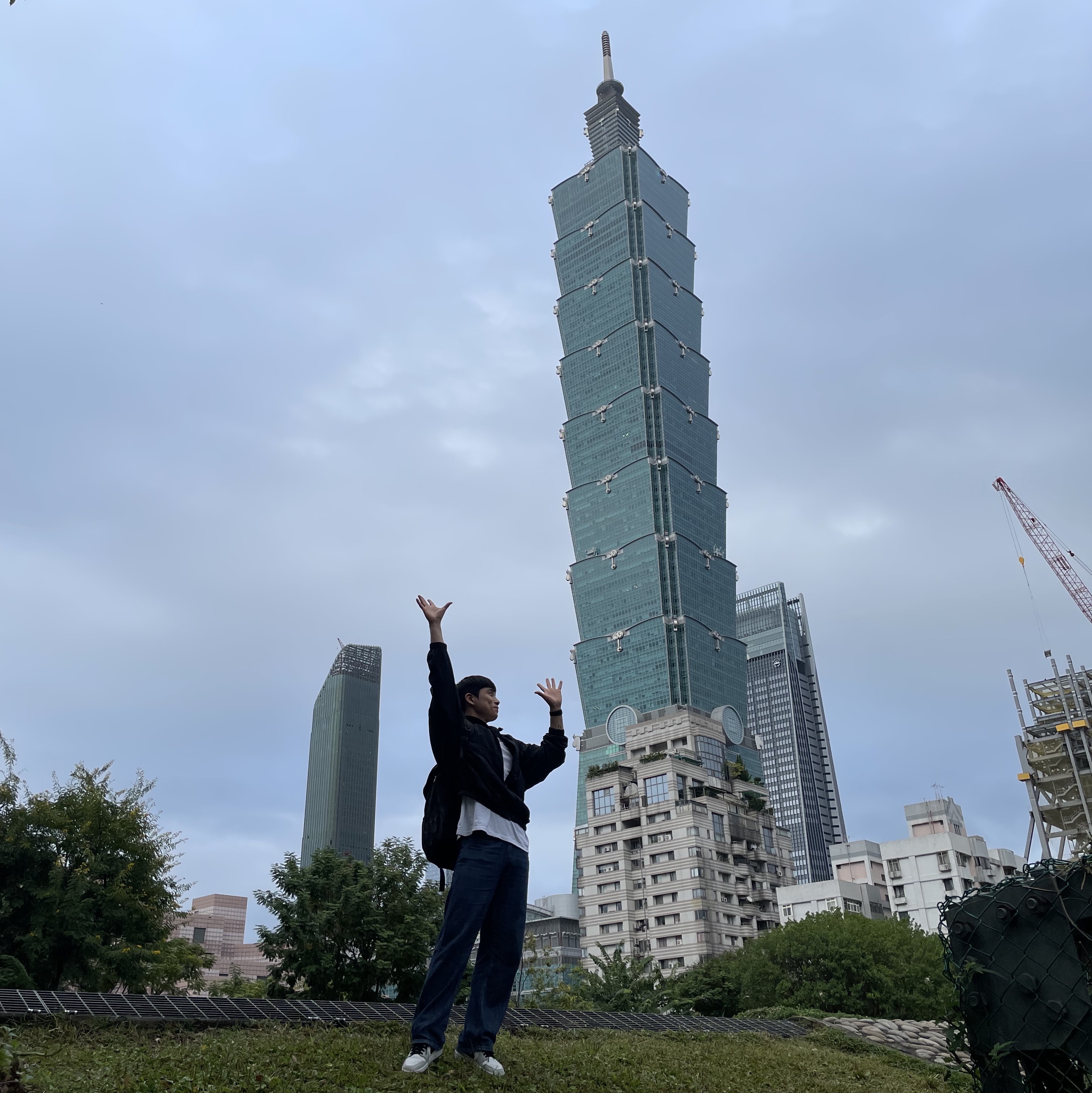 (W) Nike NSW Essential Windrunner Woven Jacket Black - Asia, Jordan 1 Mid Light Smoke Grey 착용 스타일