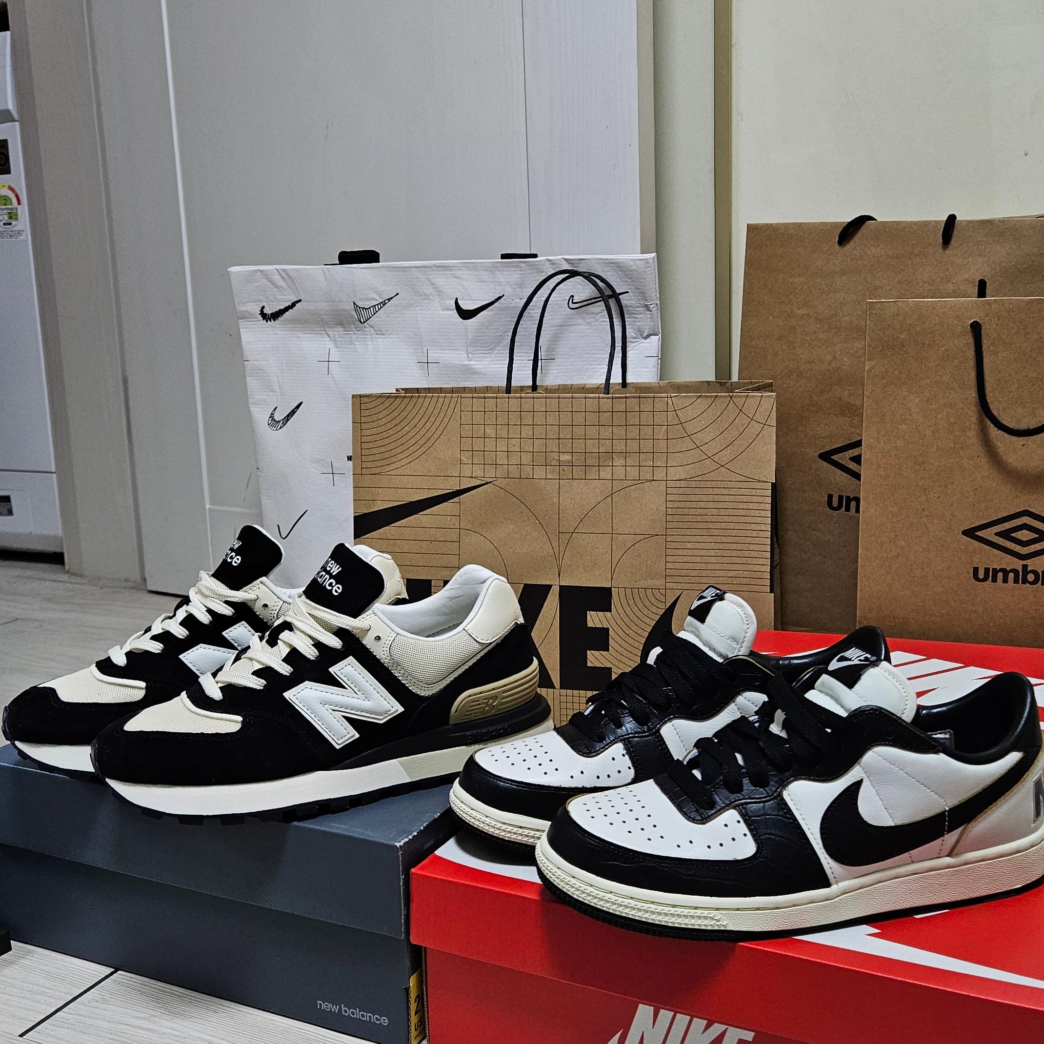New Balance 574 Legacy Black Angora, Nike Terminator Low Phantom Black 착용 스타일