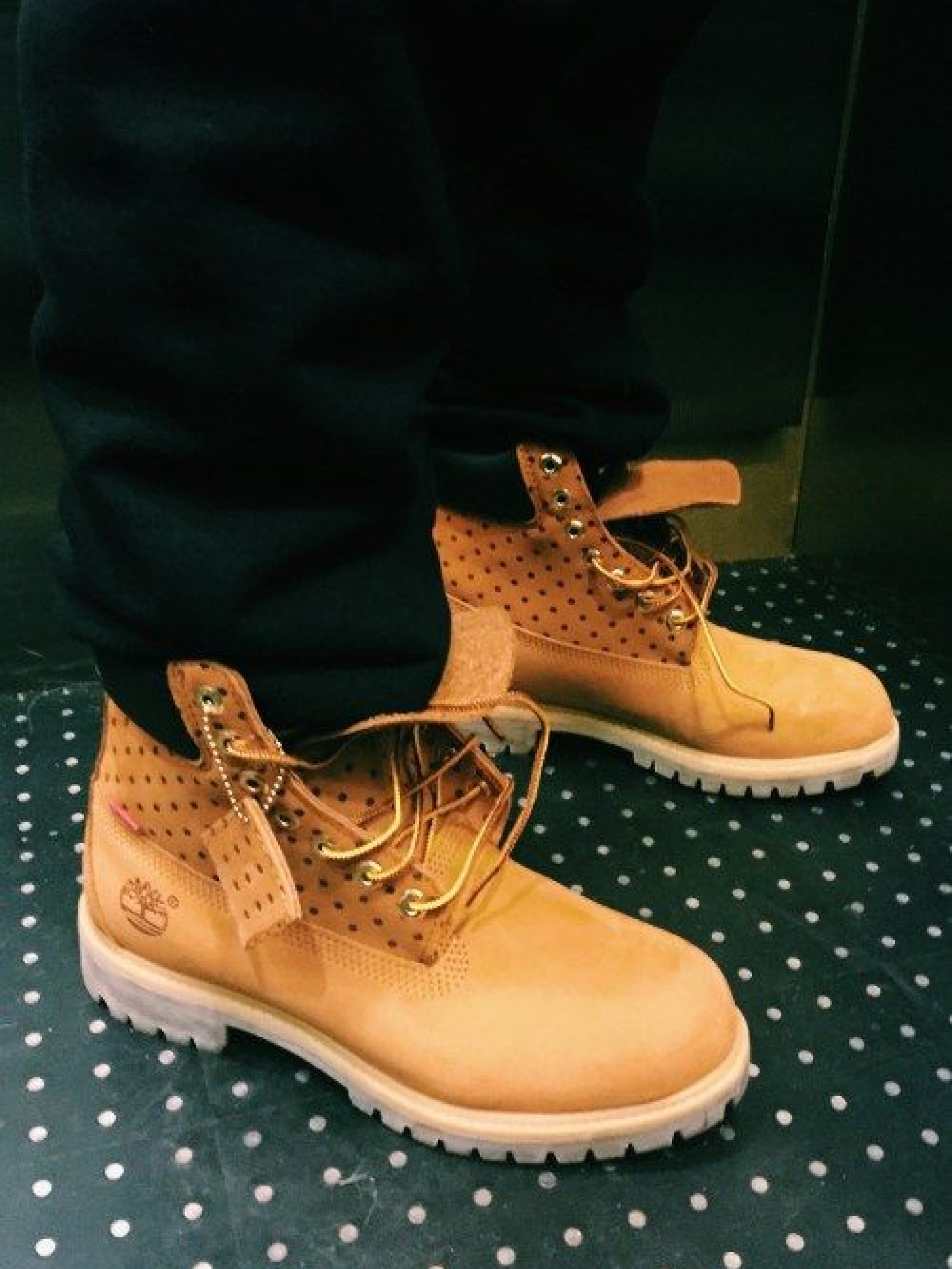 Timberland x Comme des Garcons Shirt x Supreme 6 Inch Boot Wheat - Medium, Timberland x Stussy World Hiker Boot Wheat - Medium 착용 스타일 - 2