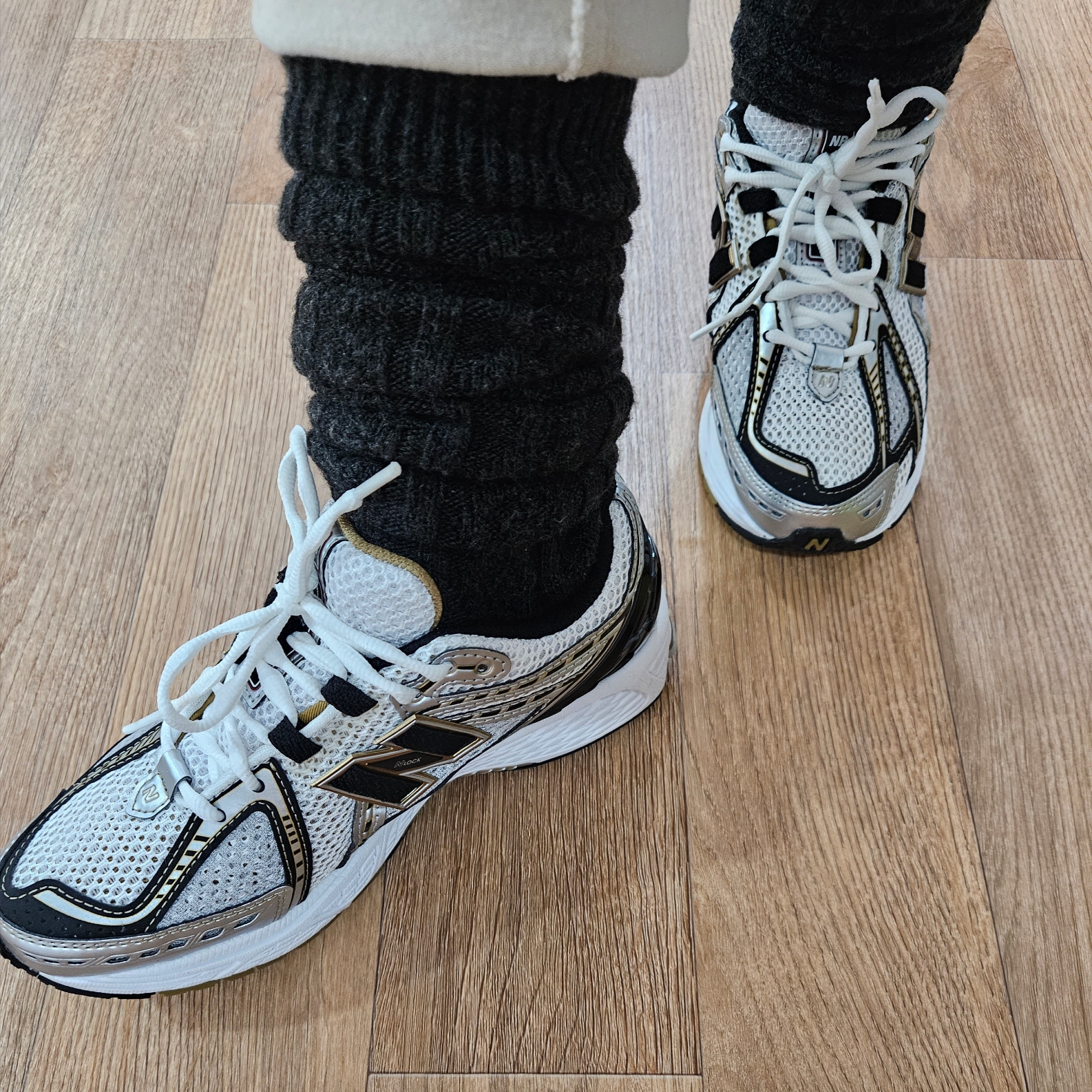 New Balance 1906R White Gold 착용 스타일 - 2