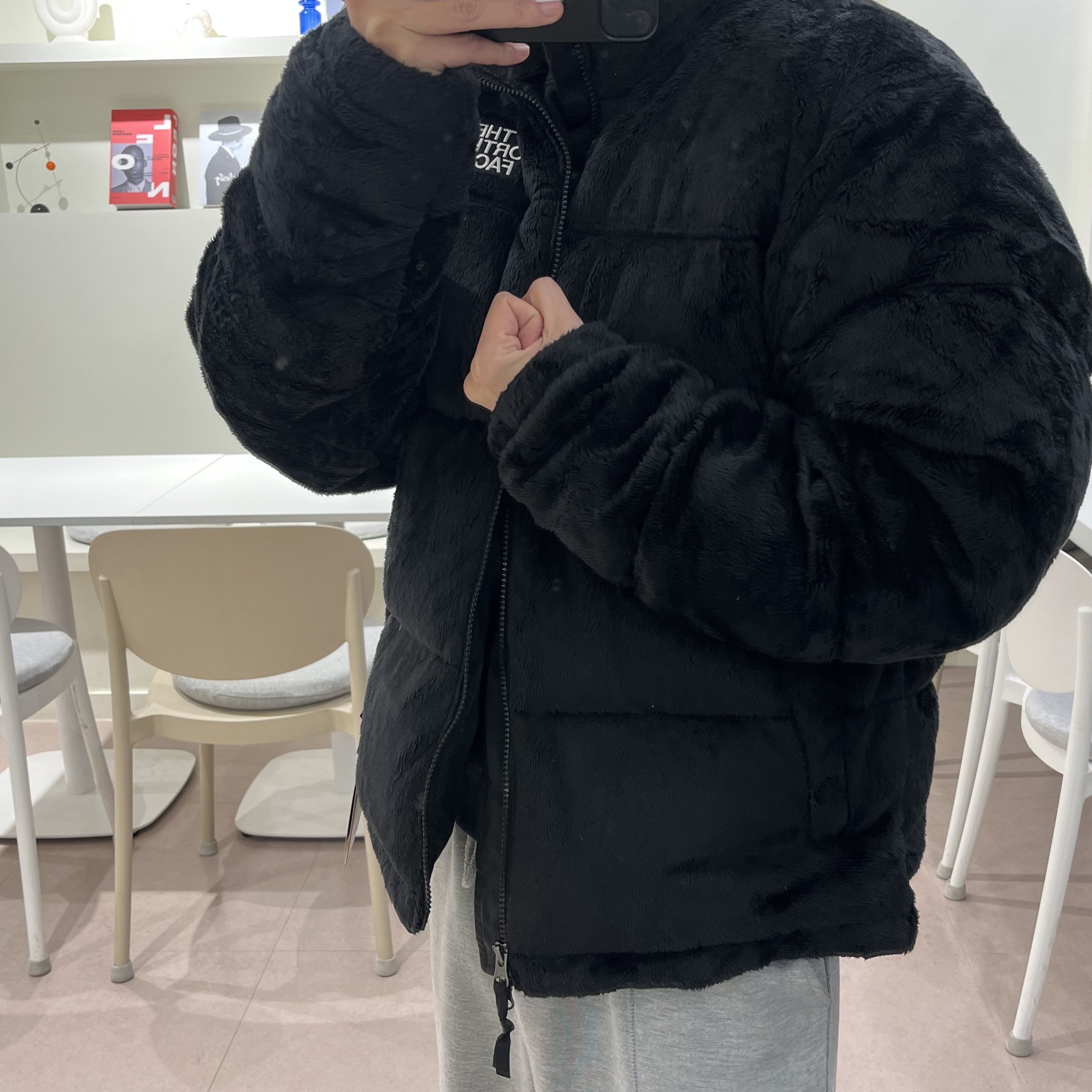 The North Face Versa Velour Nuptse Jacket Black 착용 스타일 - 1