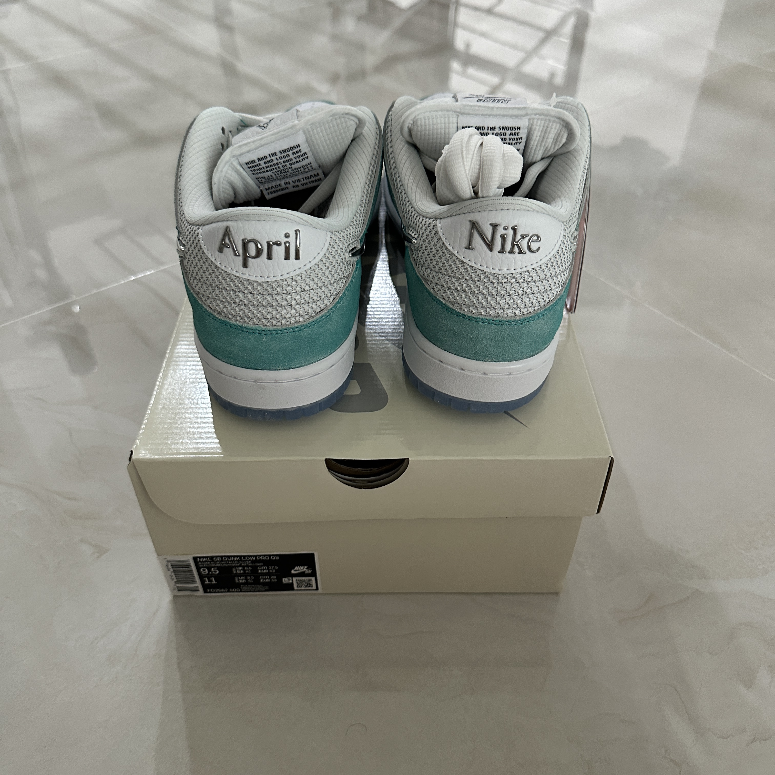 Nike x April Skateboards SB Dunk Low Pro QS Racer Blue Metallic Silver 착용 스타일 - 2