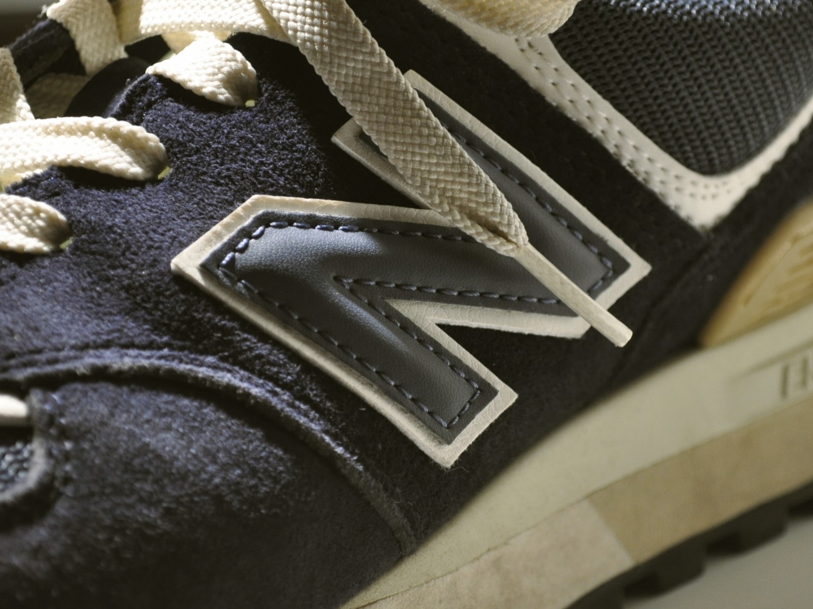New Balance 574 Legacy Navy 착용 스타일 - 2
