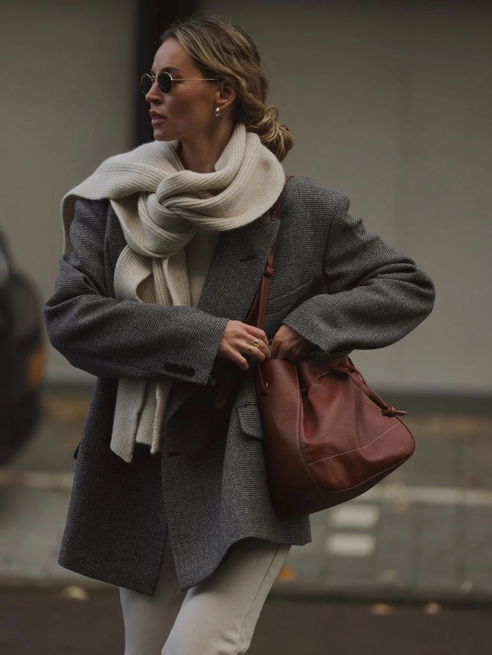 Acne Studios Narrow Wool Fringe Muffler Grey Melange, Acne Studios Narrow Wool Fringe Muffler Oatmeal Melange 착용 스타일 - 4