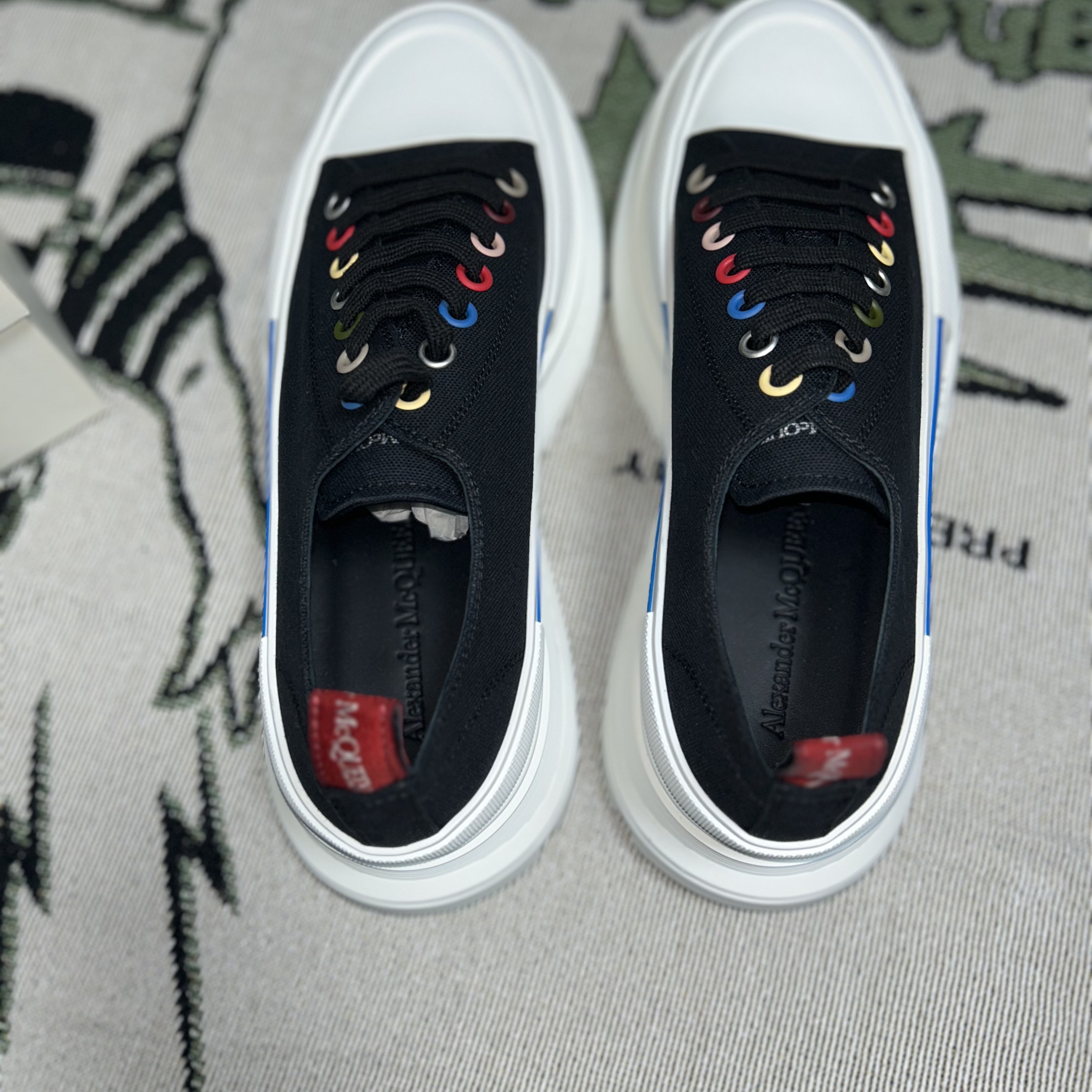 Alexander McQueen Tread Slick Lace Up Black 착용 스타일 - 5