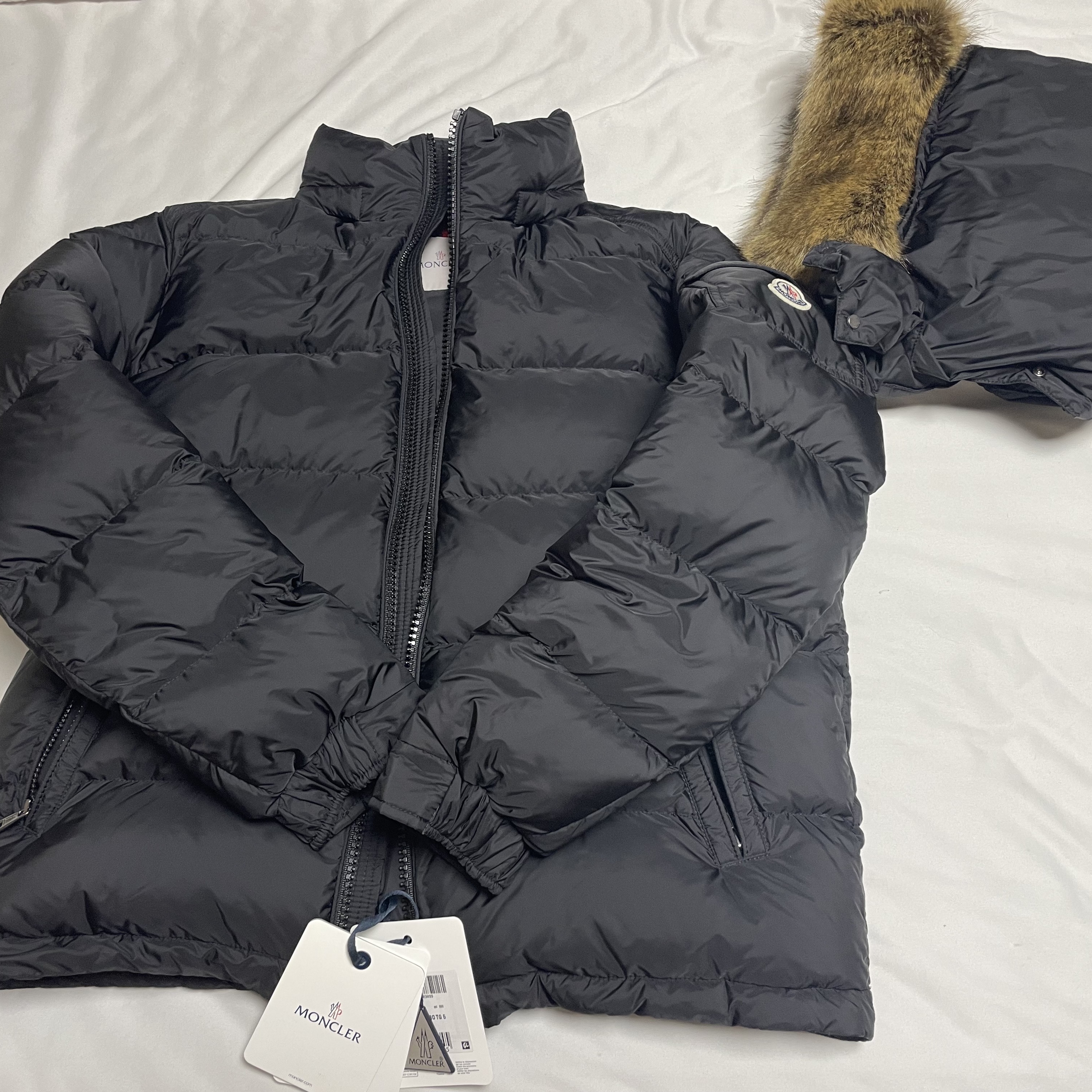 Moncler Mayaf Short Down Jacket Black - 23FW 착용 스타일