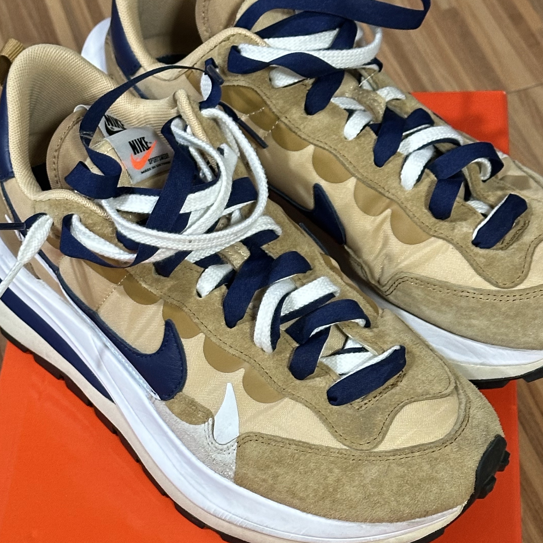 Nike x Sacai VaporWaffle Sesame and Blue Void 착용 스타일