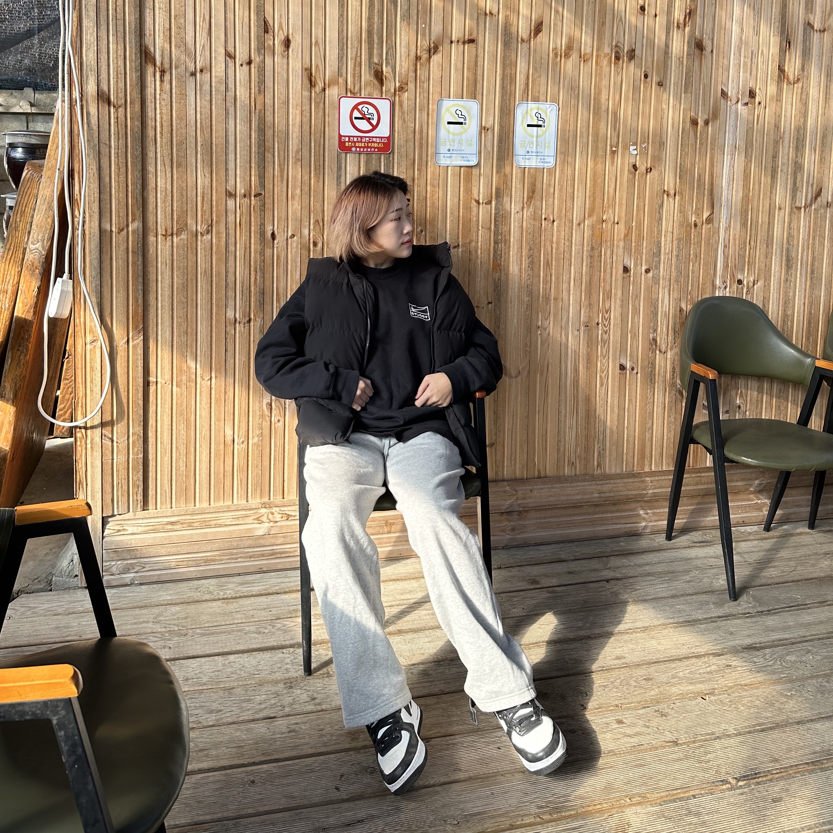 Nike x Stussy NRG Washed Fleece Crewneck Black (DO5310-010), Nike x Stussy Air Force 1 '07 Mid SP Black and Light Bone 착용 스타일 - 1