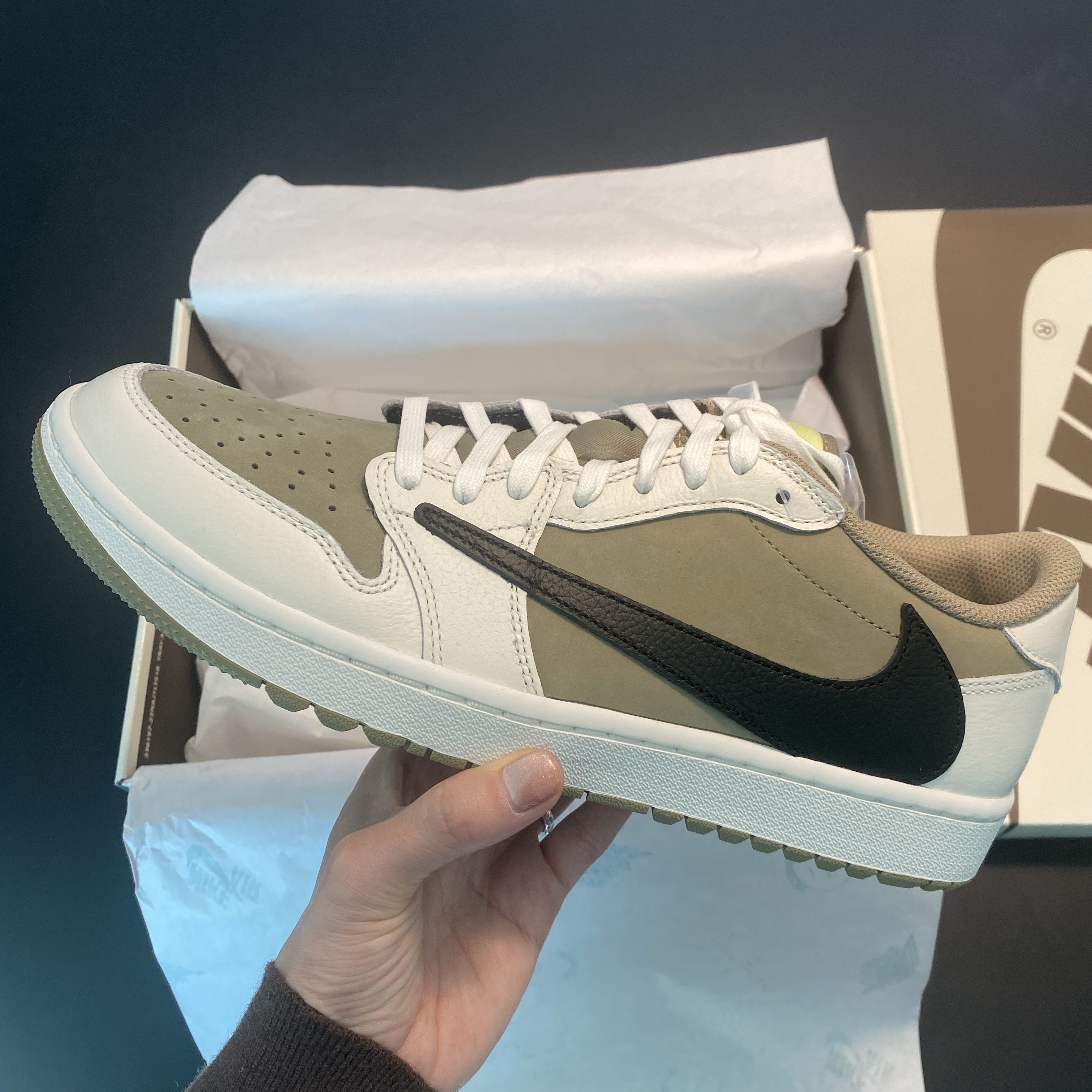 Jordan 1 x Travis Scott Retro Low Golf NRG Neutral Olive 착용 스타일