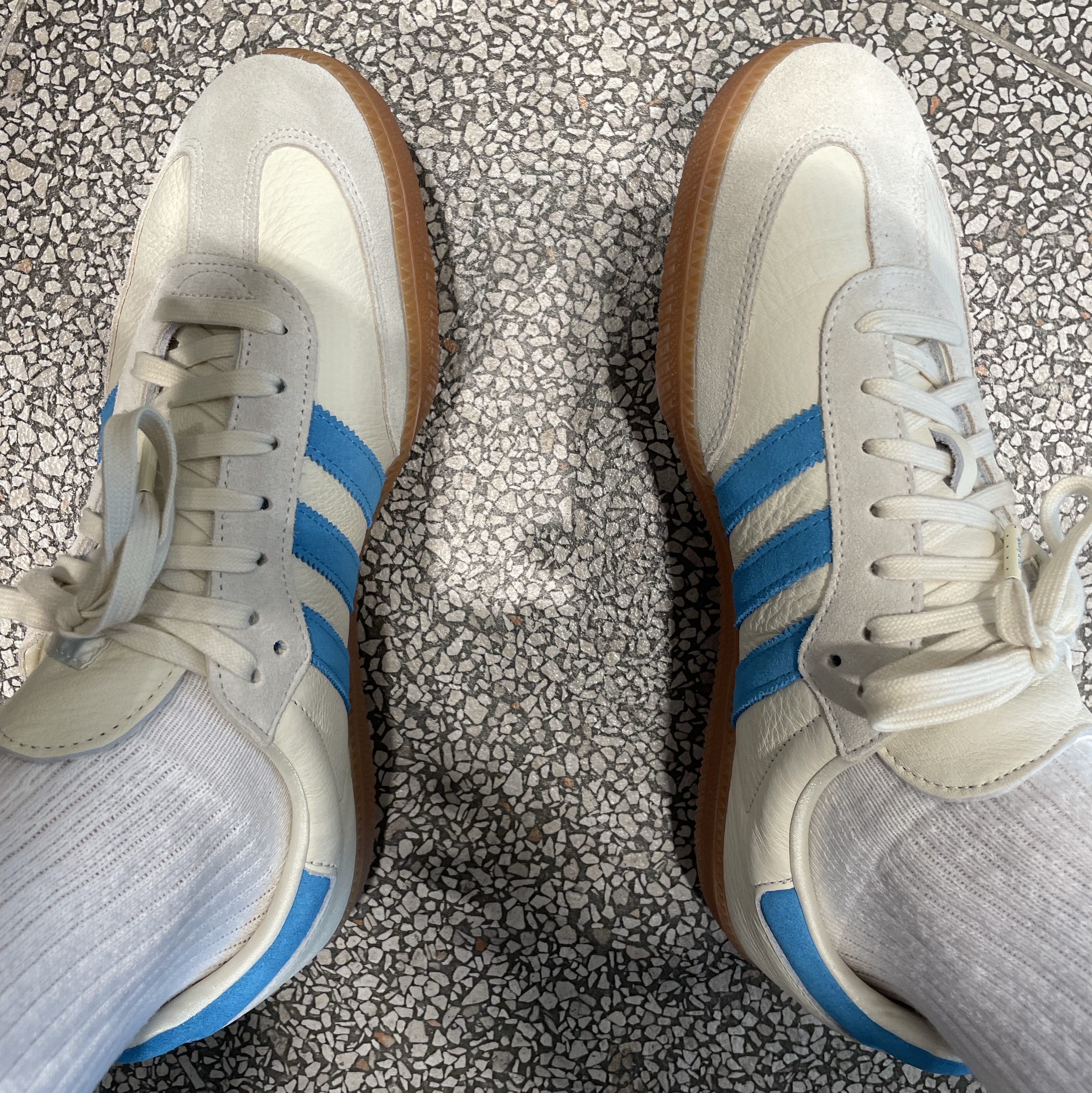 Adidas x Sporty & Rich Samba Cream Blue 착용 스타일 - 2
