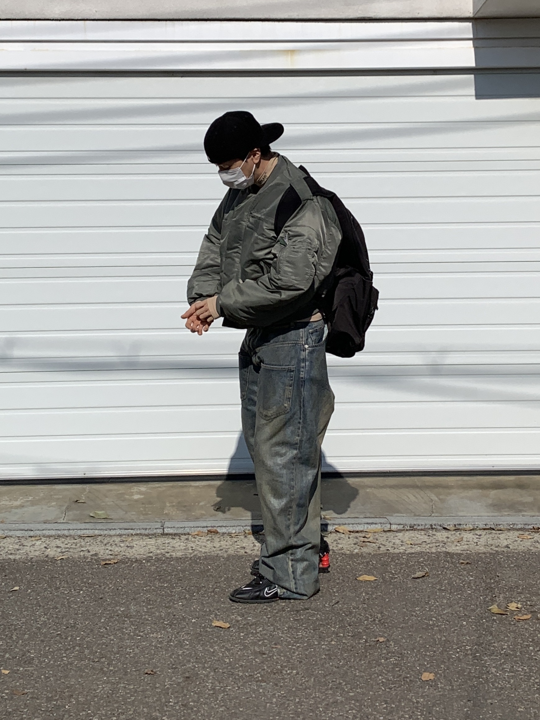 New Era x Fear of God 59FIFTY Corduroy Size Cap Black, Project G/R Coated Backward Denim Pants Blue 착용 스타일 - 2