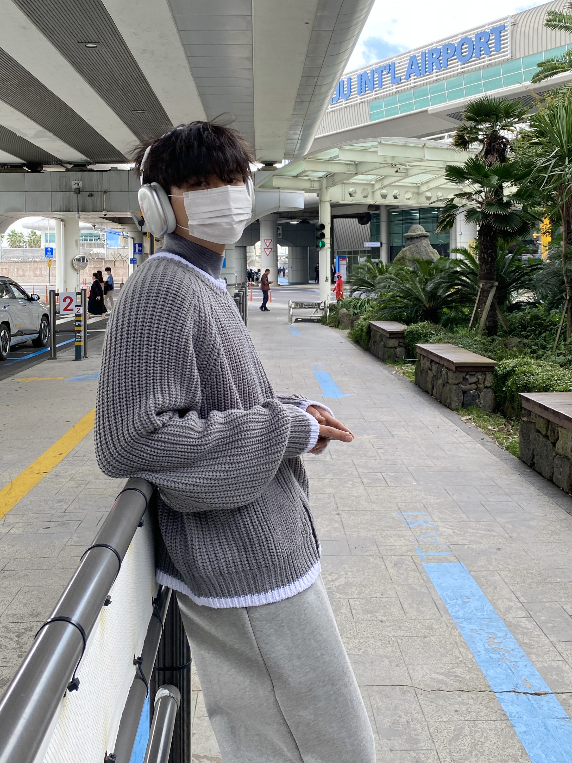 Apple AirPods Max Lightning Silver (Korean Ver.) 착용 스타일 - 1