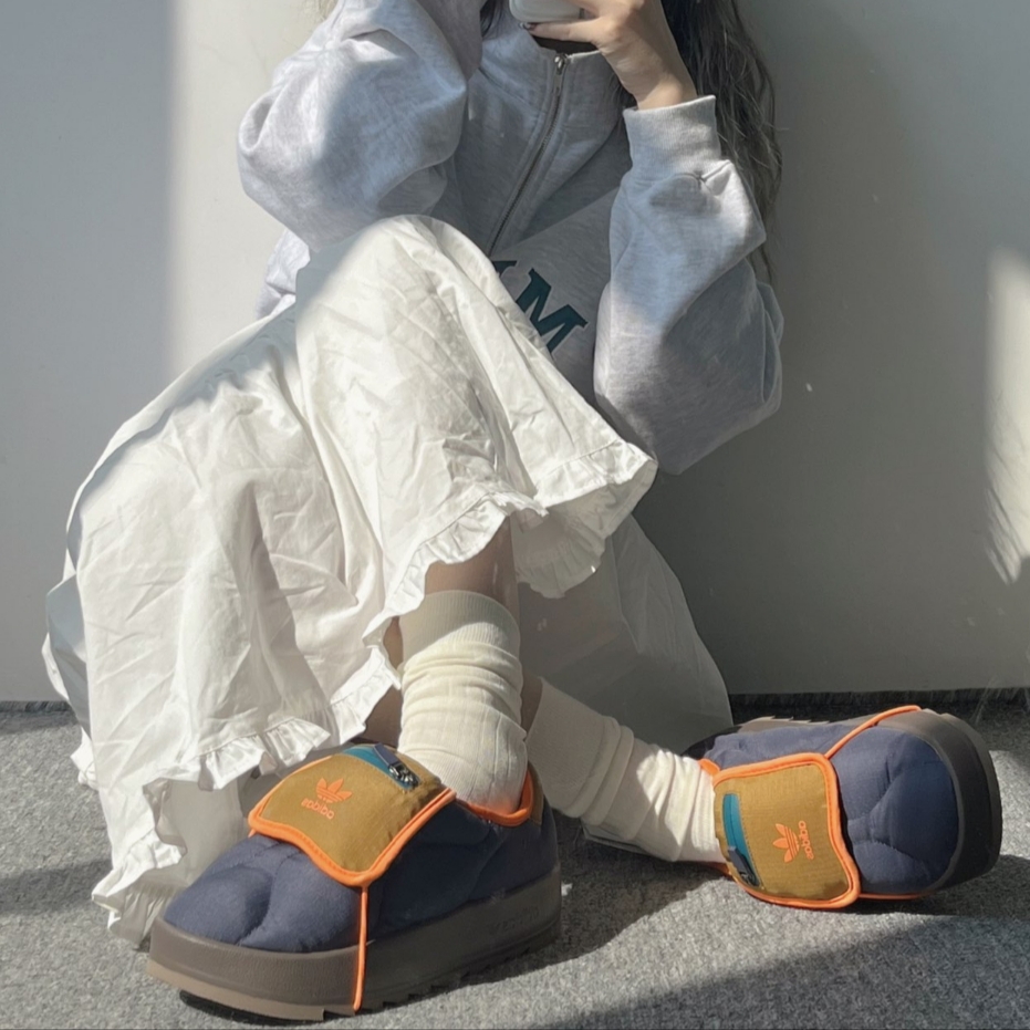 Adidas Puffylette Navy Bronze Orange 착용 스타일 - 3