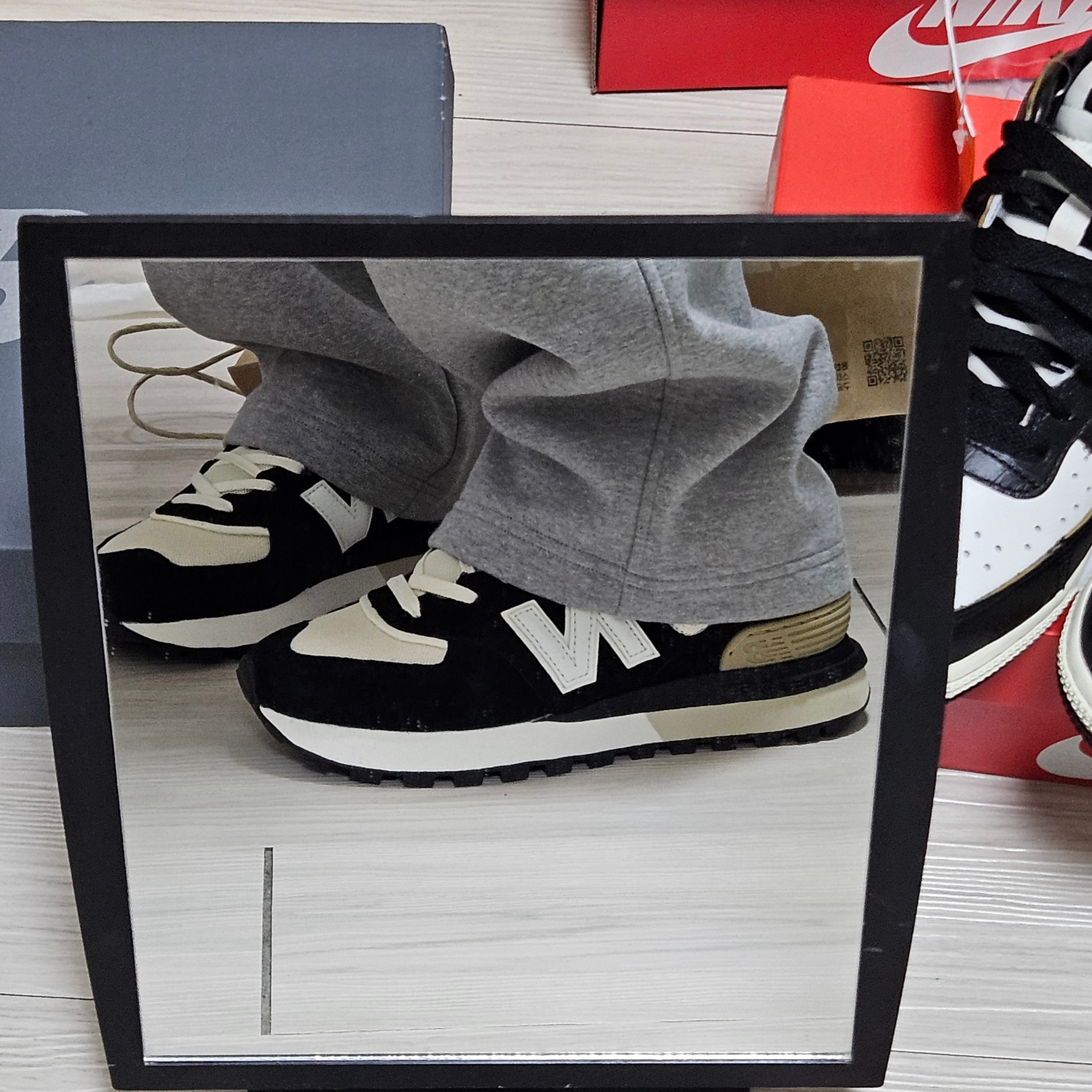 New Balance 574 Legacy Black Angora 착용 스타일