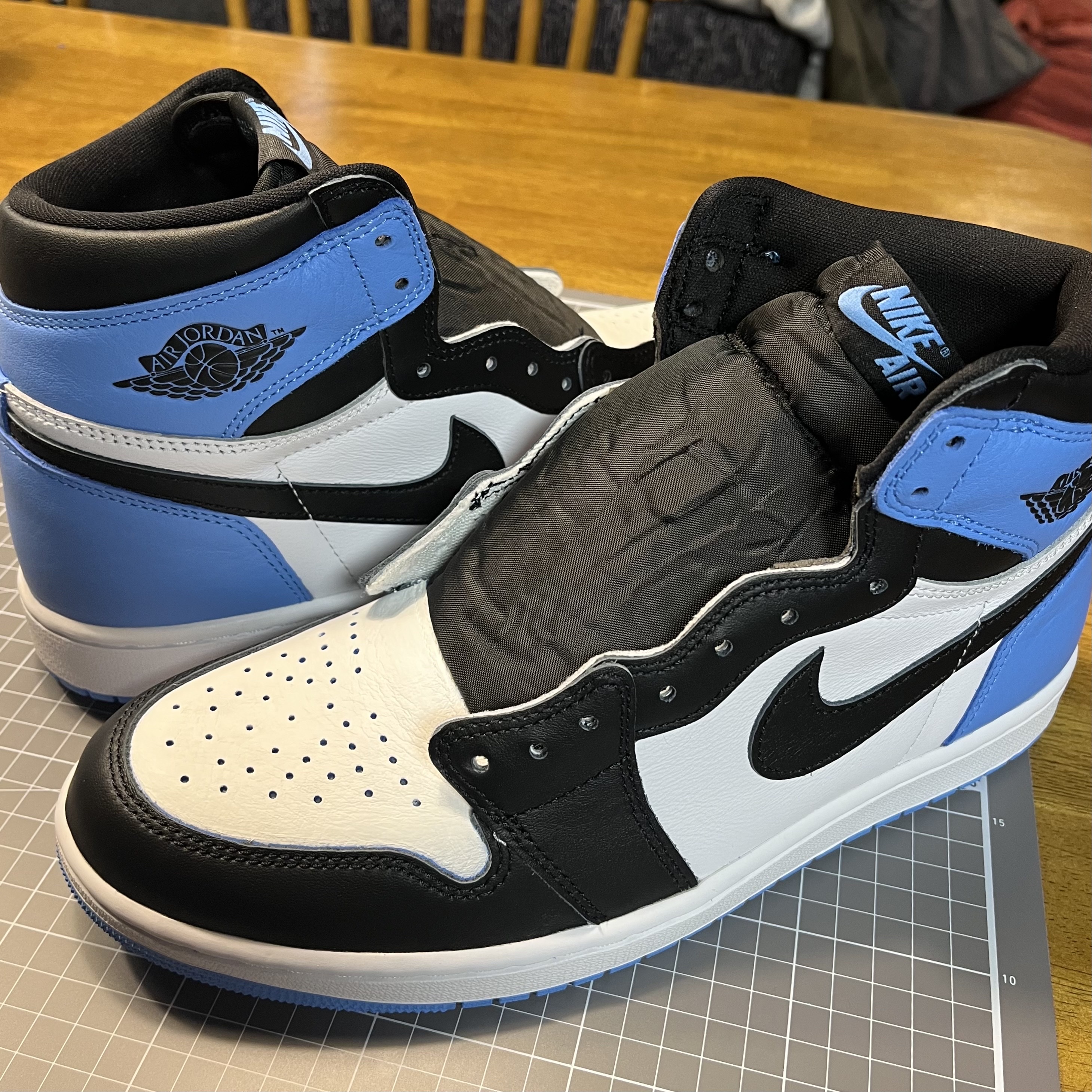 Jordan 1 Retro High OG University Blue 착용 스타일