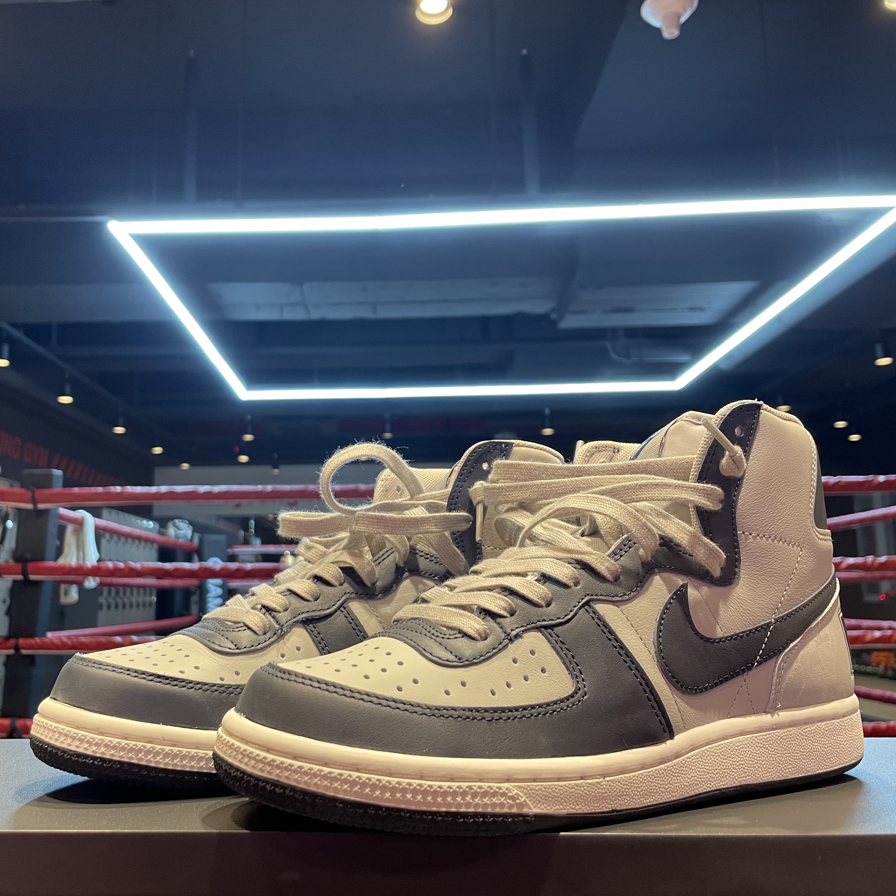Nike Terminator High Granite and Dark Obsidian 착용 스타일