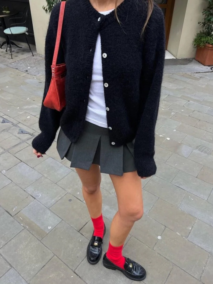 Millo Women Cut Off Pleated Skirt Charcoal Gray, (W) Thom Browne Super 120S Twill Dropped Back Pleated School Uniform Mini Skirt Medium Grey 착용 스타일 - 3