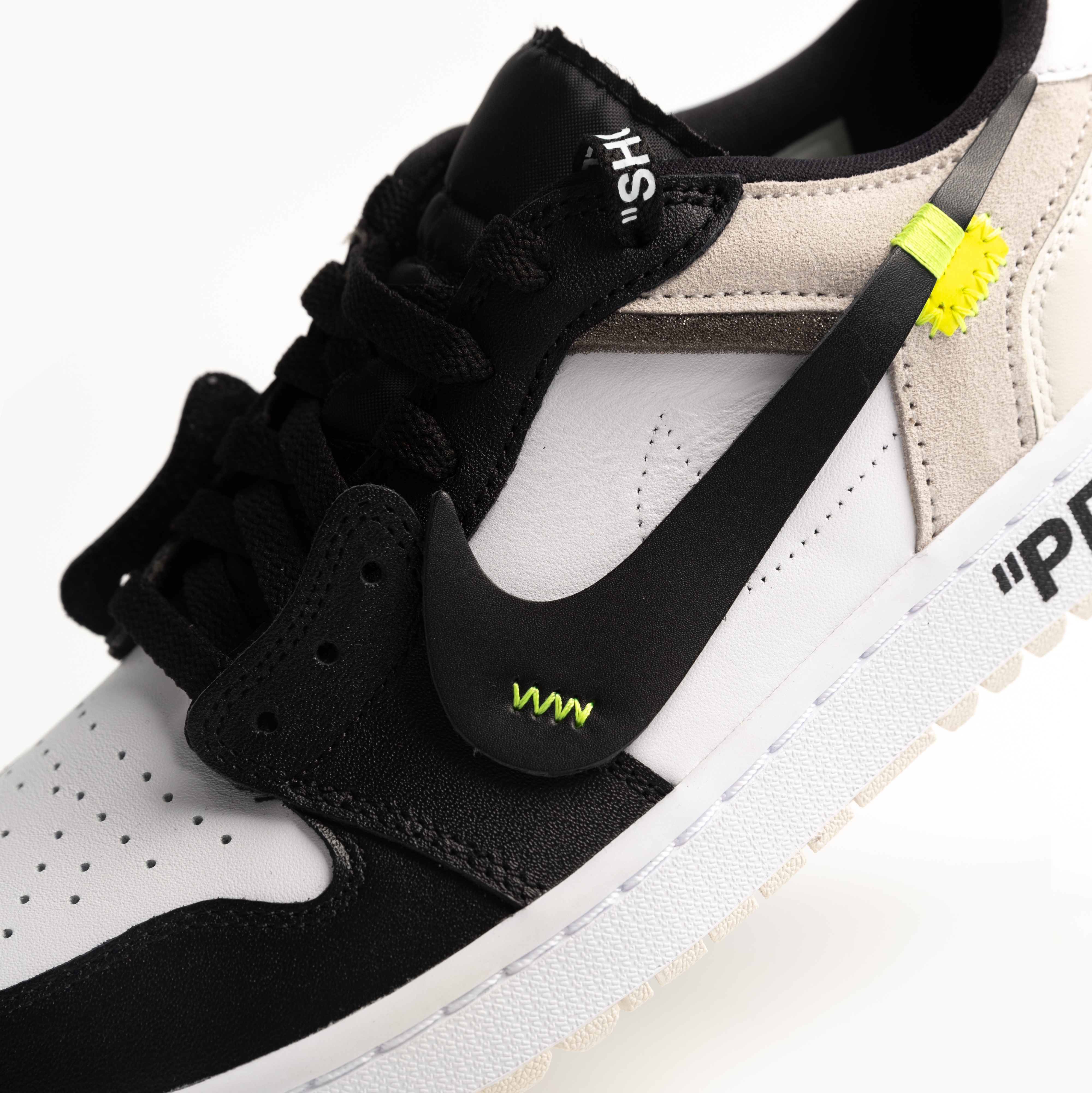 Jordan 1 Low Golf Black White and Volt 착용 스타일 - 7