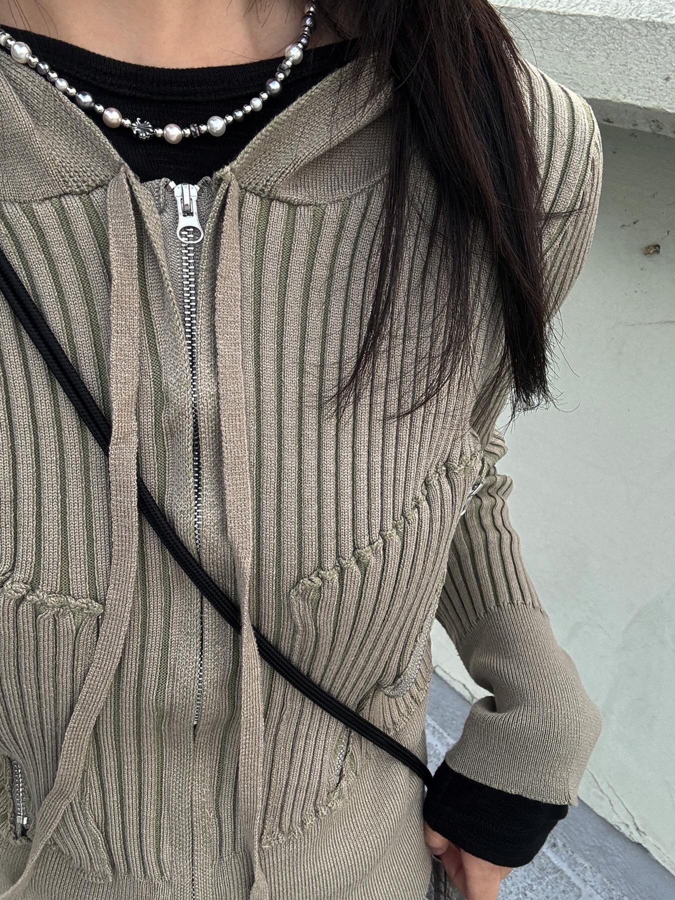 Scudo Shell Multi Pearl Karen Necklace 착용 스타일
