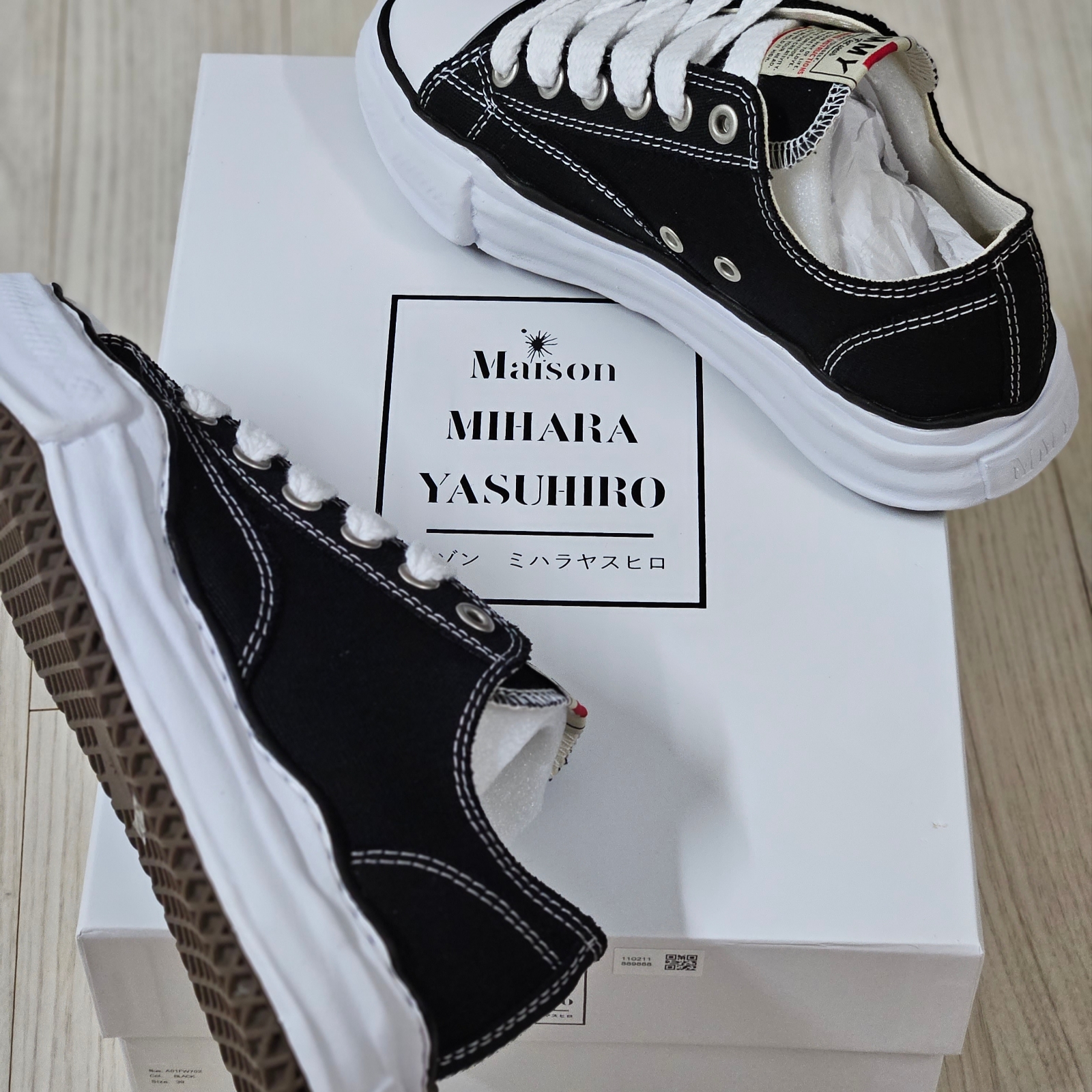 Maison Mihara Yasuhiro Peterson OG Sole Canvas Low Sneakers Black 착용 스타일