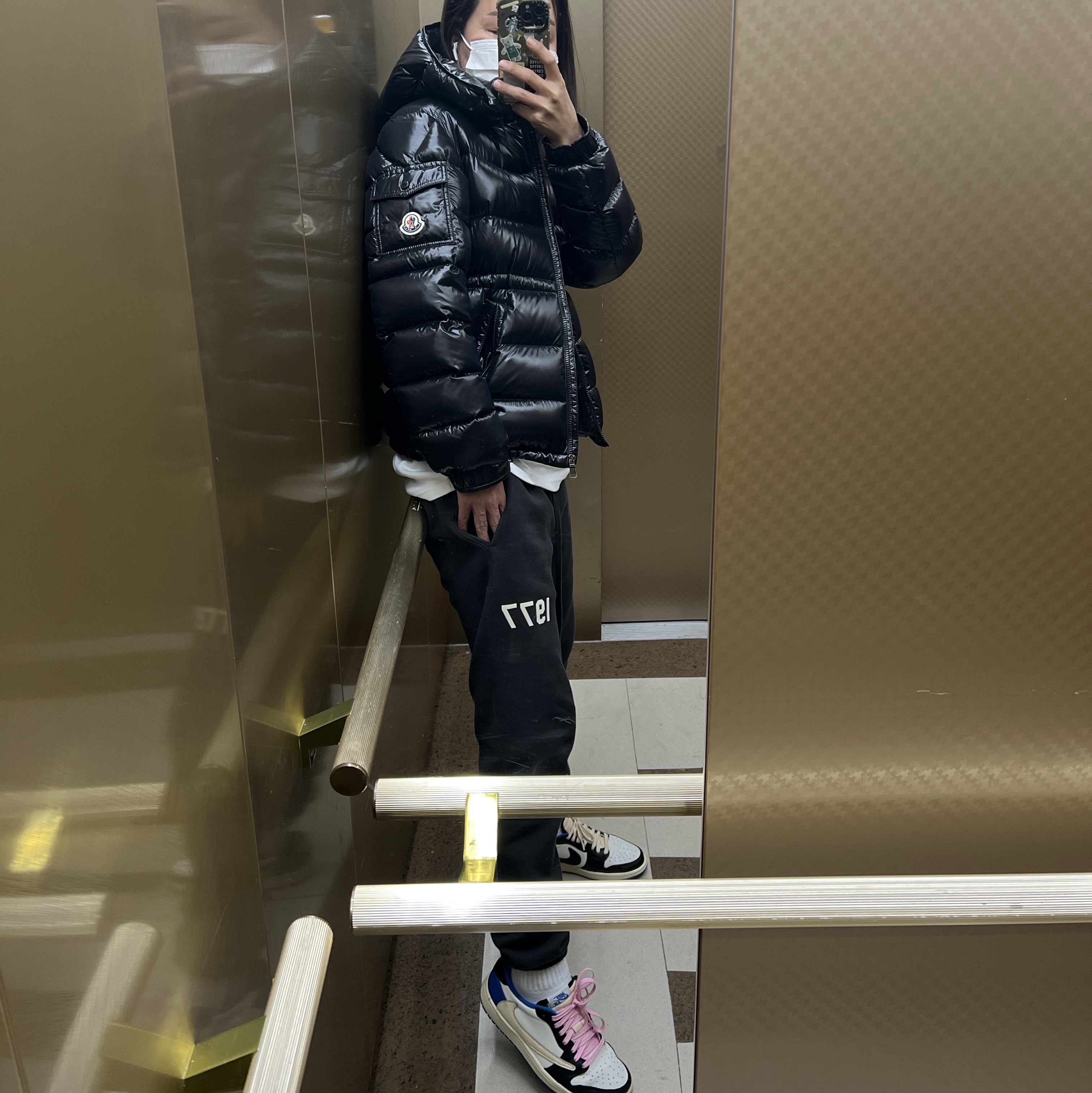 (W) Moncler Maire Short Down Jacket Black - 23FW, Essentials 1977 Sweatpants Iron - 22SS 착용 스타일