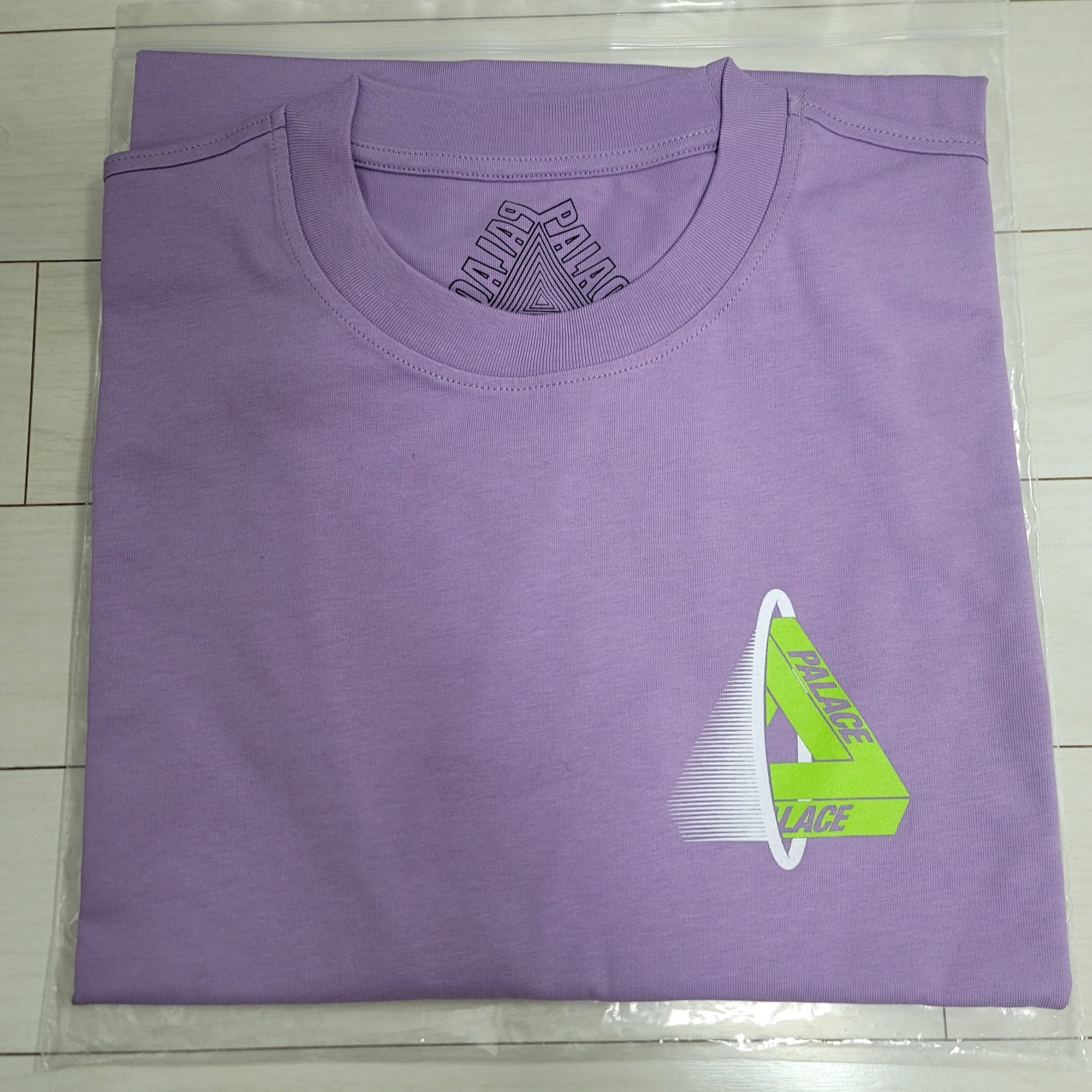Palace Tri-Void T-Shirt Light Purple - 23FW 착용 스타일