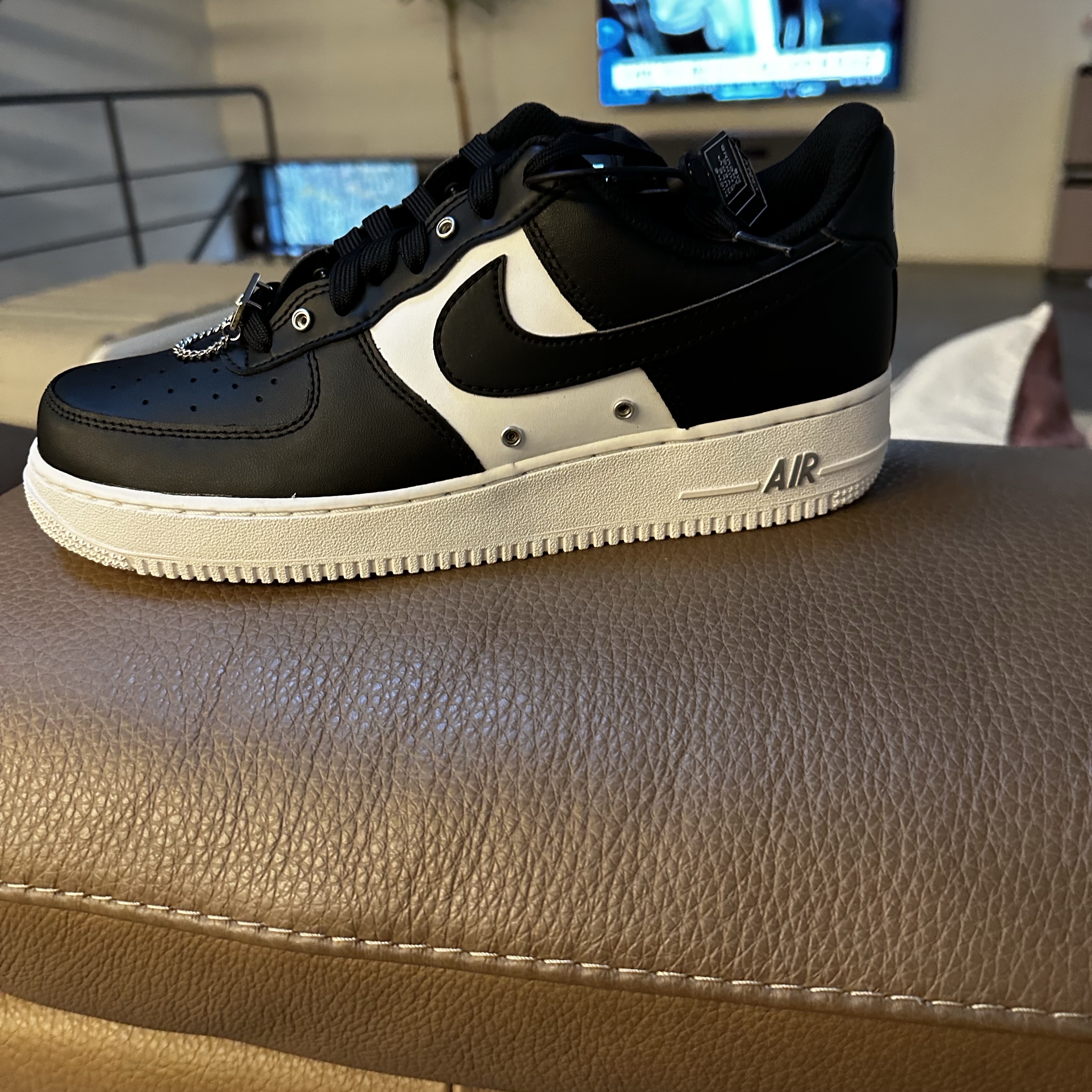 Nike Air Force 1 '07 PRM Black White 착용 스타일 - 2