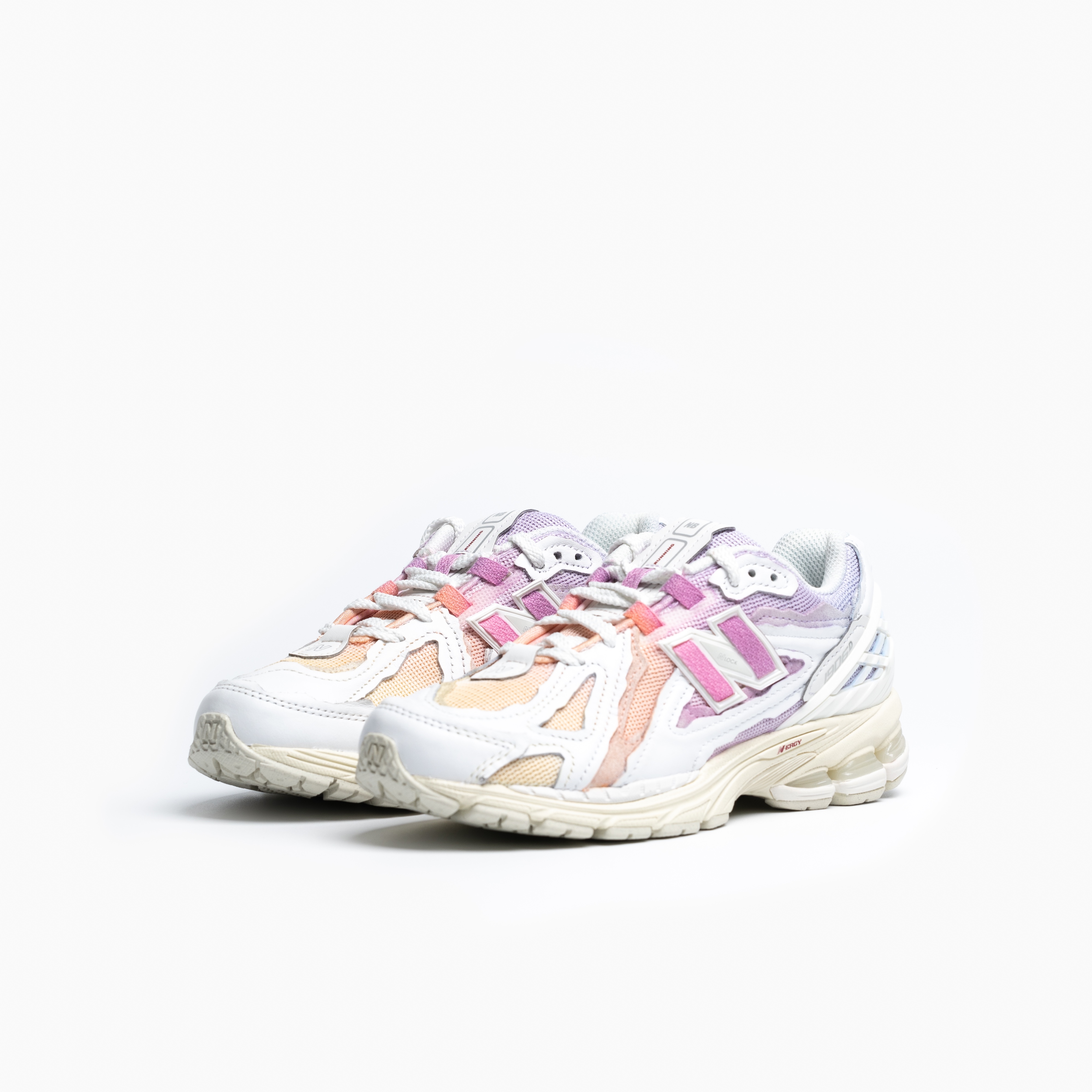New Balance 1906D Protection Pack White Turtledove 착용 스타일 - 5