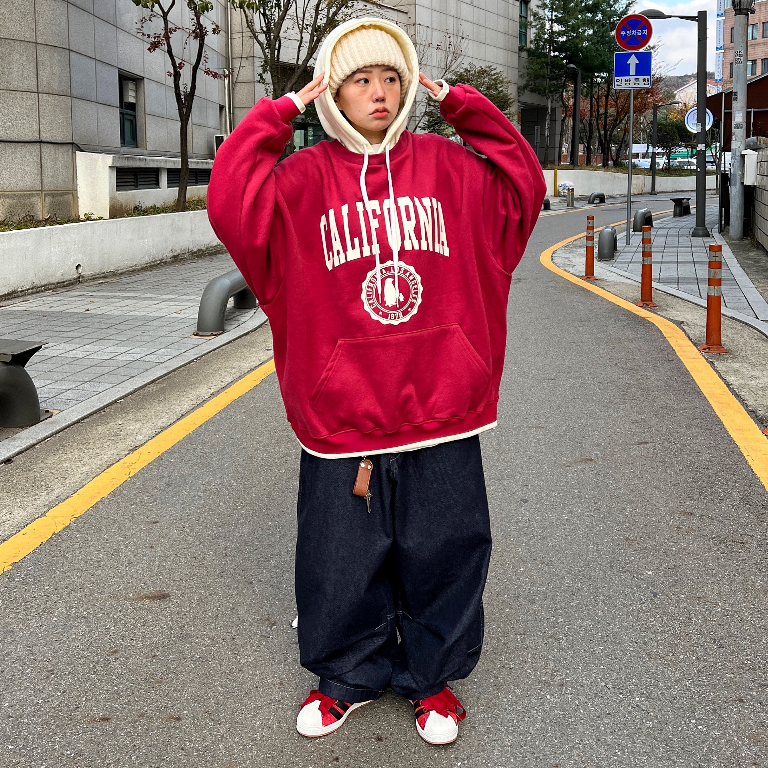 Adidas x YNuK Superstar Supermodified Power Red 착용 스타일 - 2