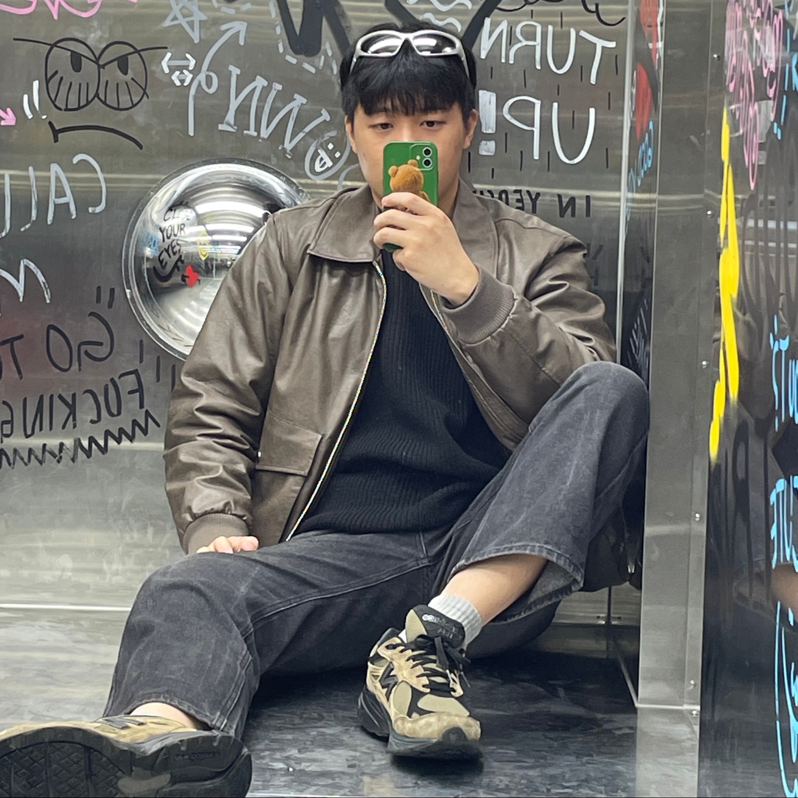 New Balance x JJJJound 990v3 Brown Black 착용 스타일 - 4