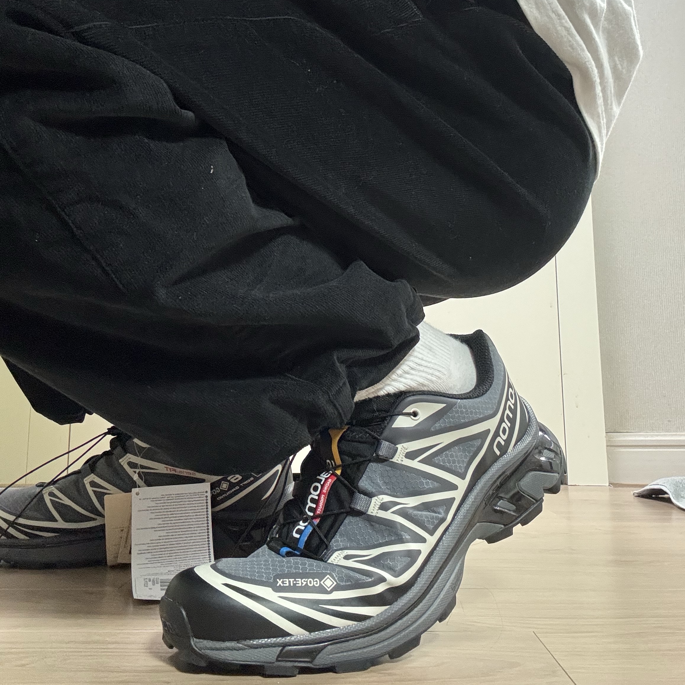 Salomon XT-6 Gore-Tex Black Ebony 착용 스타일 - 1