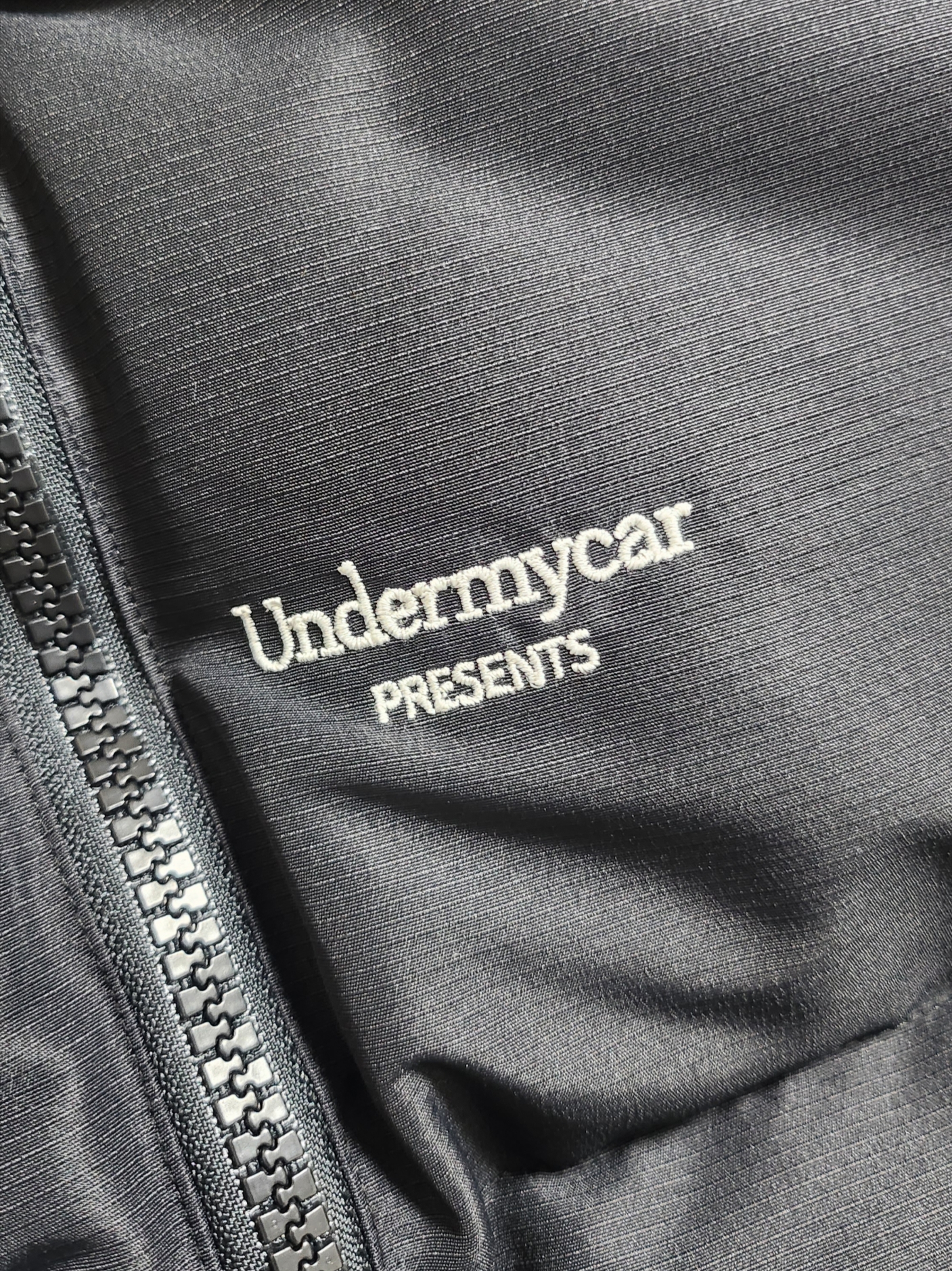 Undermycar Mu.15 Anti Fxxking Logo Play Triple Logo Crop Padding Jacket Black 착용 스타일 - 1