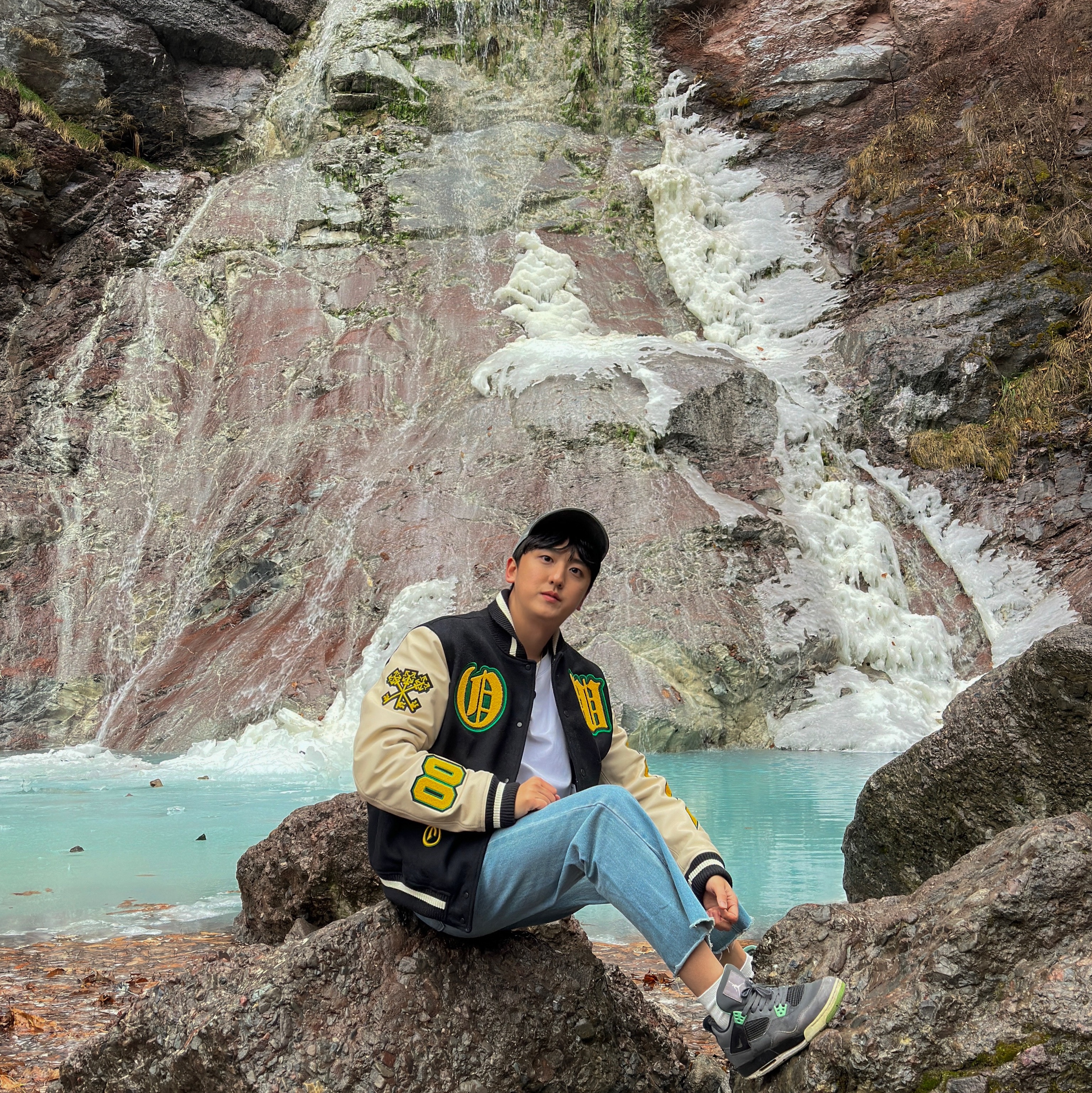 Off-White Graphics Leather Varsity Jacket Black Yellow, Jordan 4 Retro Green Glow 착용 스타일 - 6