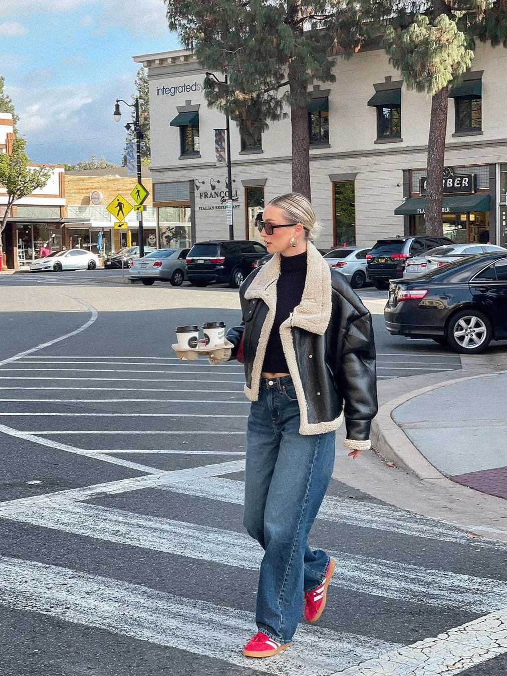 (W) Bohemian Seoul Slim Fit Shearling Jacket Black, Enor Woman Vegan Leather Cutting Mustang Black 착용 스타일 - 2