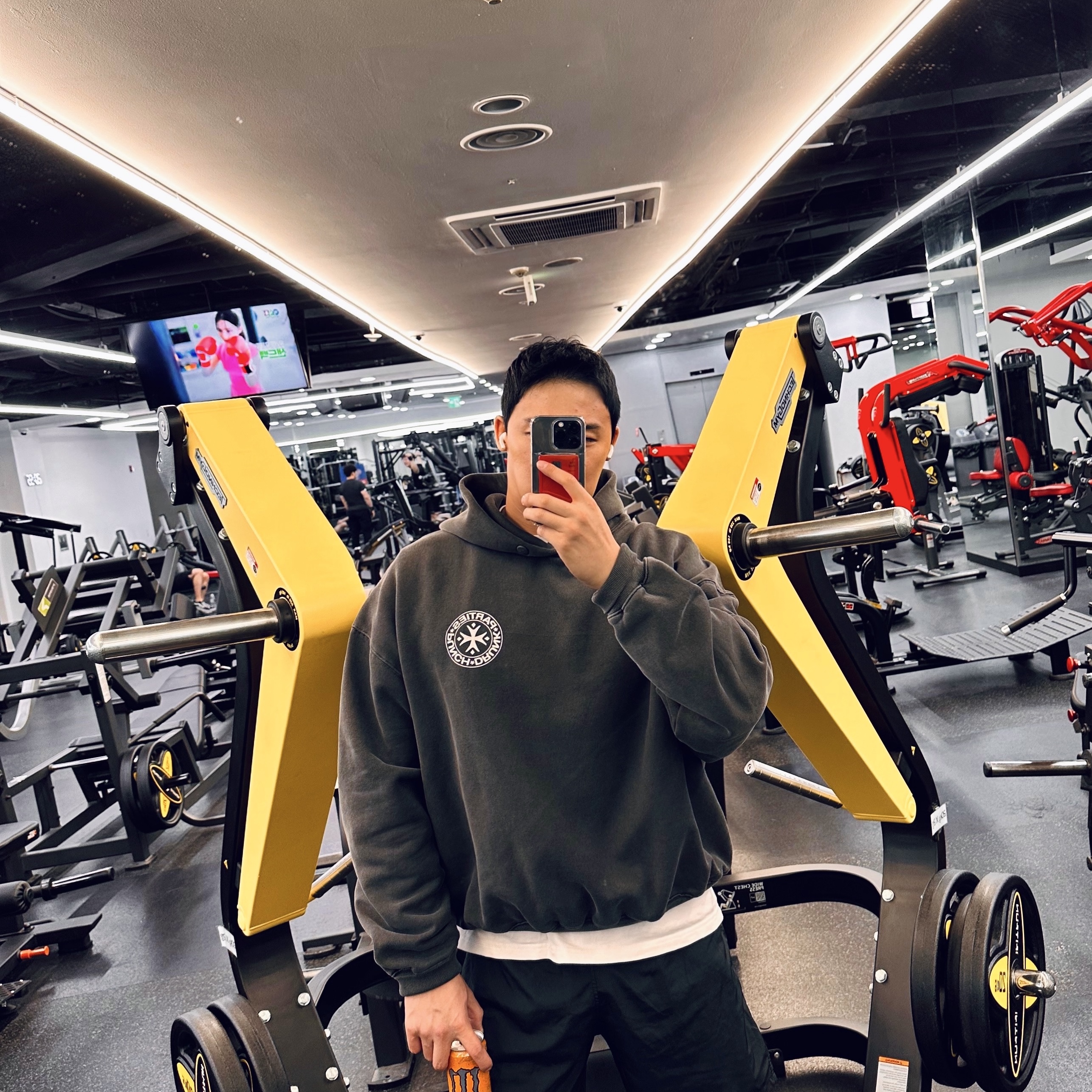 Punch Drunk Parties Circle Logo Garment Dyed Hoodie Charcoal 착용 스타일