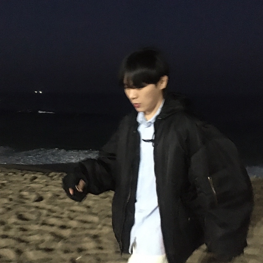 Balenciaga 3B Sports Icon Light Bomber Black, Nike x Comme des Garcons Homme Plus Air Max Sunder SP White 착용 스타일 - 3