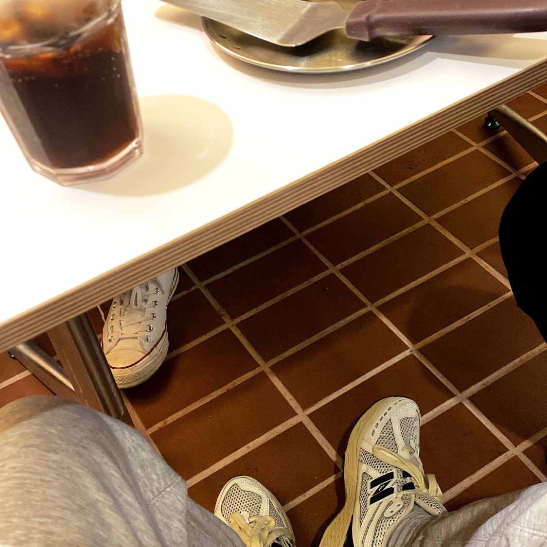 New Balance 1906R Black Red 착용 스타일