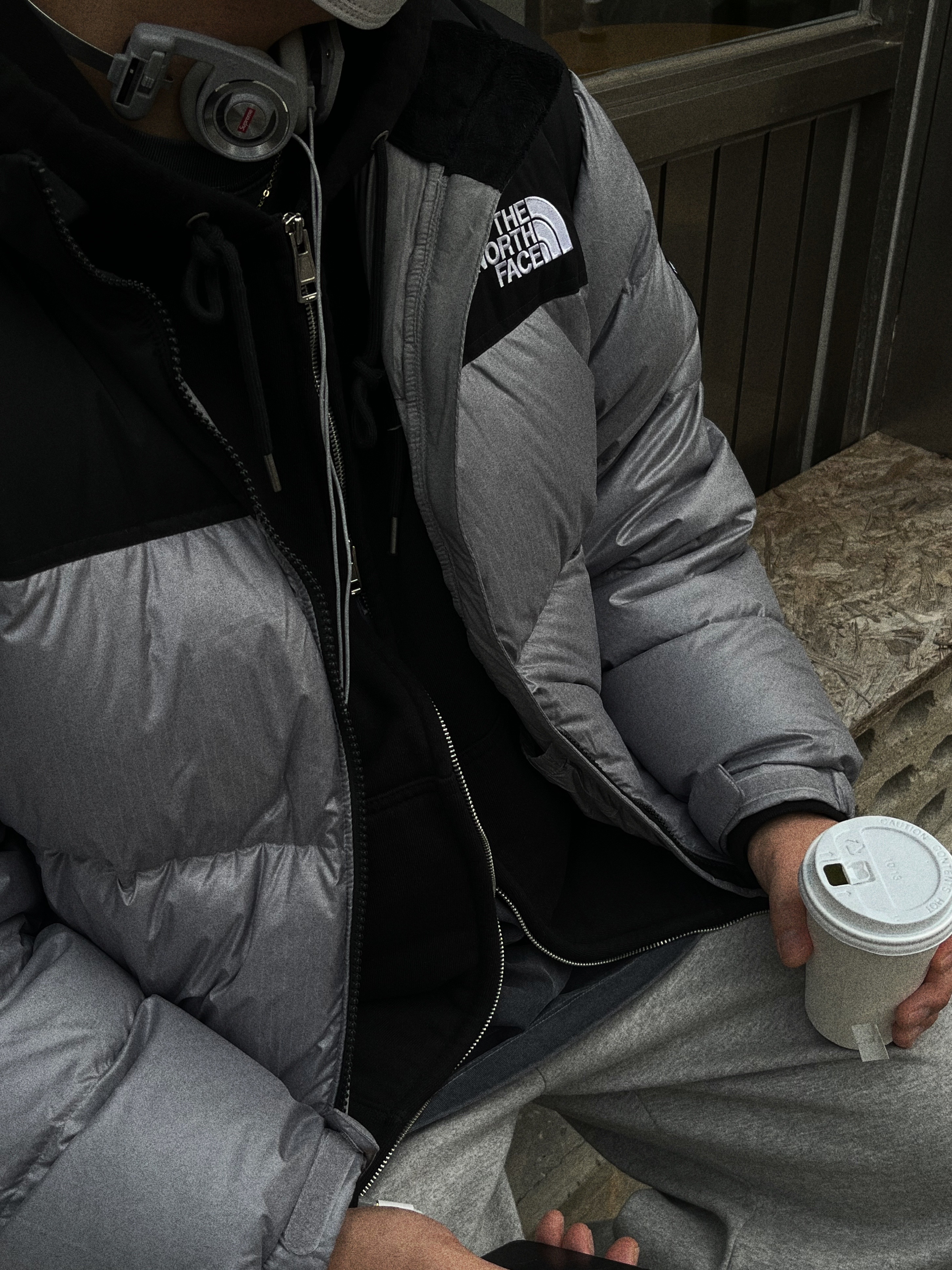 Supreme x Koss Portapro Headphones Silver - 23FW, The North Face White Label Novelty Nuptse Down Jacket Heather Gray 착용 스타일 - 3