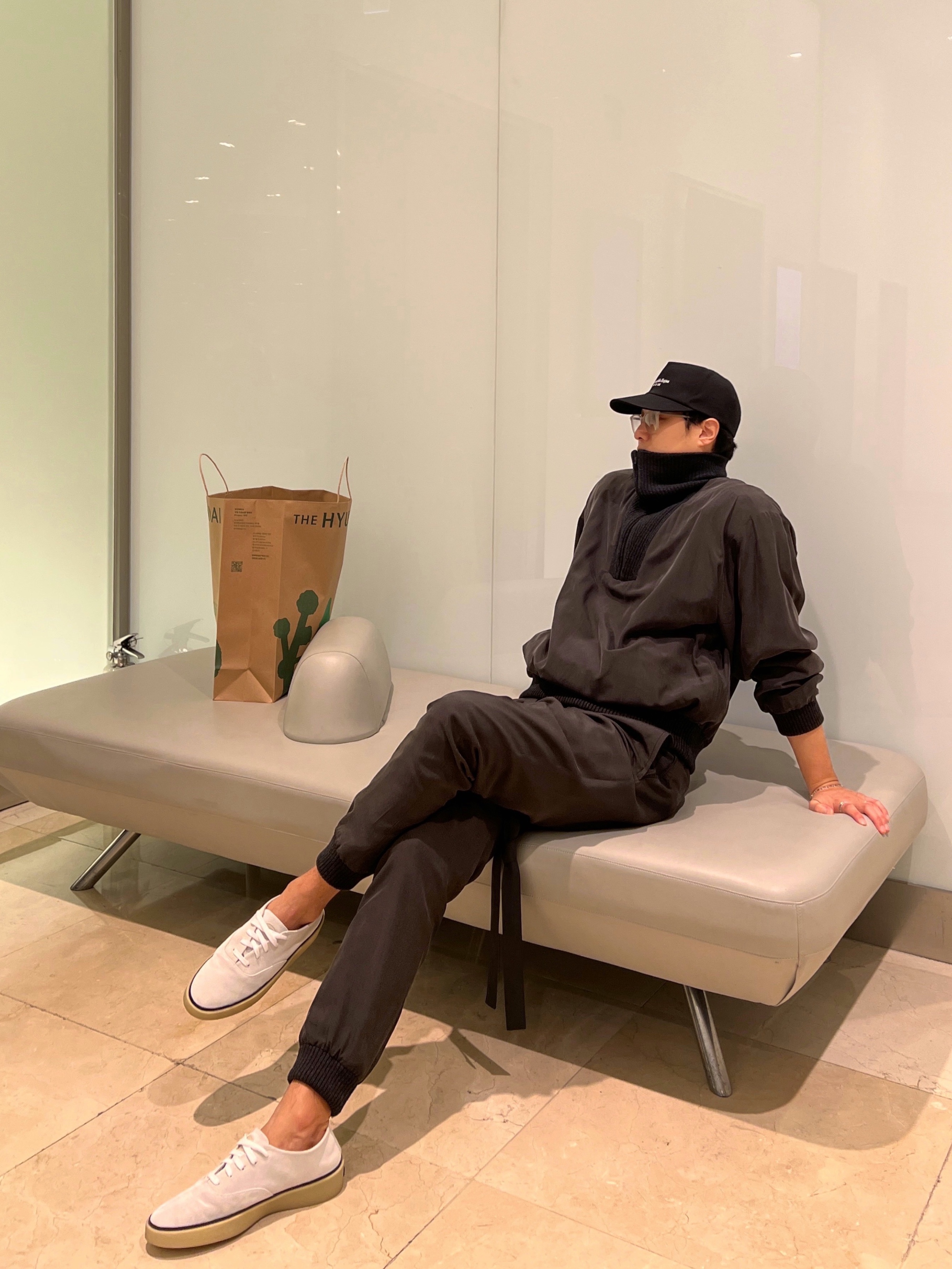 Fear of God x Ermenegildo Zegna Silk Anorak Jacket Dark Grey, Fear of God x Ermenegildo Zegna Cotton Baseball Cap Black 착용 스타일