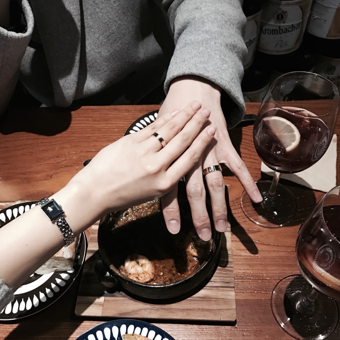 Cartier Love Ring Classic Yellow Gold 착용 스타일