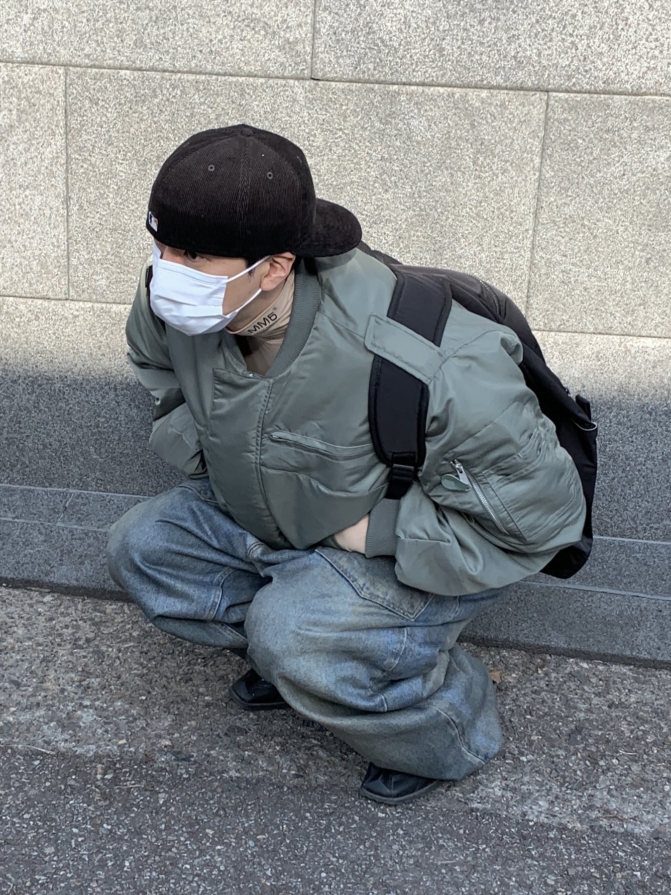 New Era x Fear of God 59FIFTY Corduroy Size Cap Black, Project G/R Coated Backward Denim Pants Blue 착용 스타일 - 1