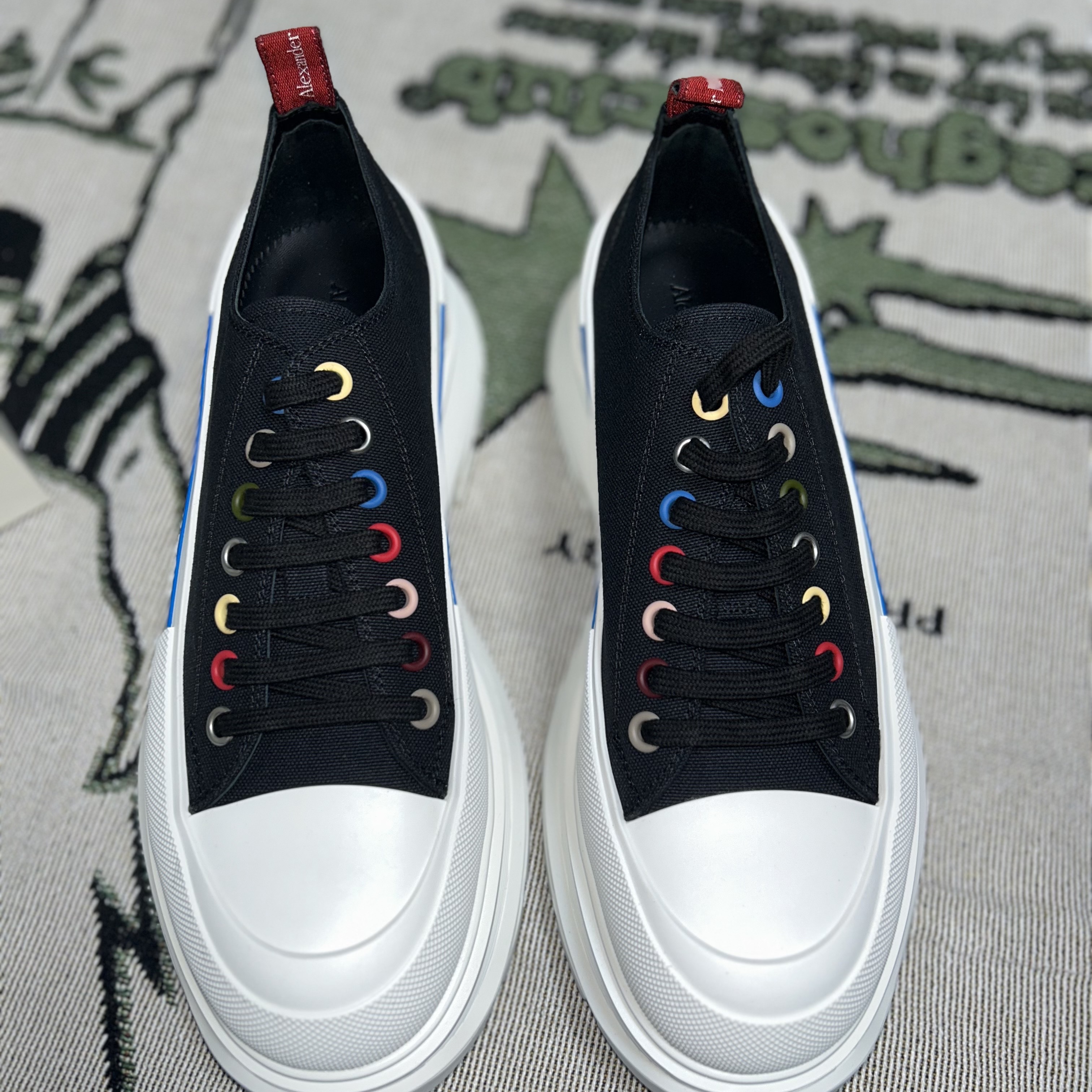 Alexander McQueen Tread Slick Lace Up Black 착용 스타일 - 4