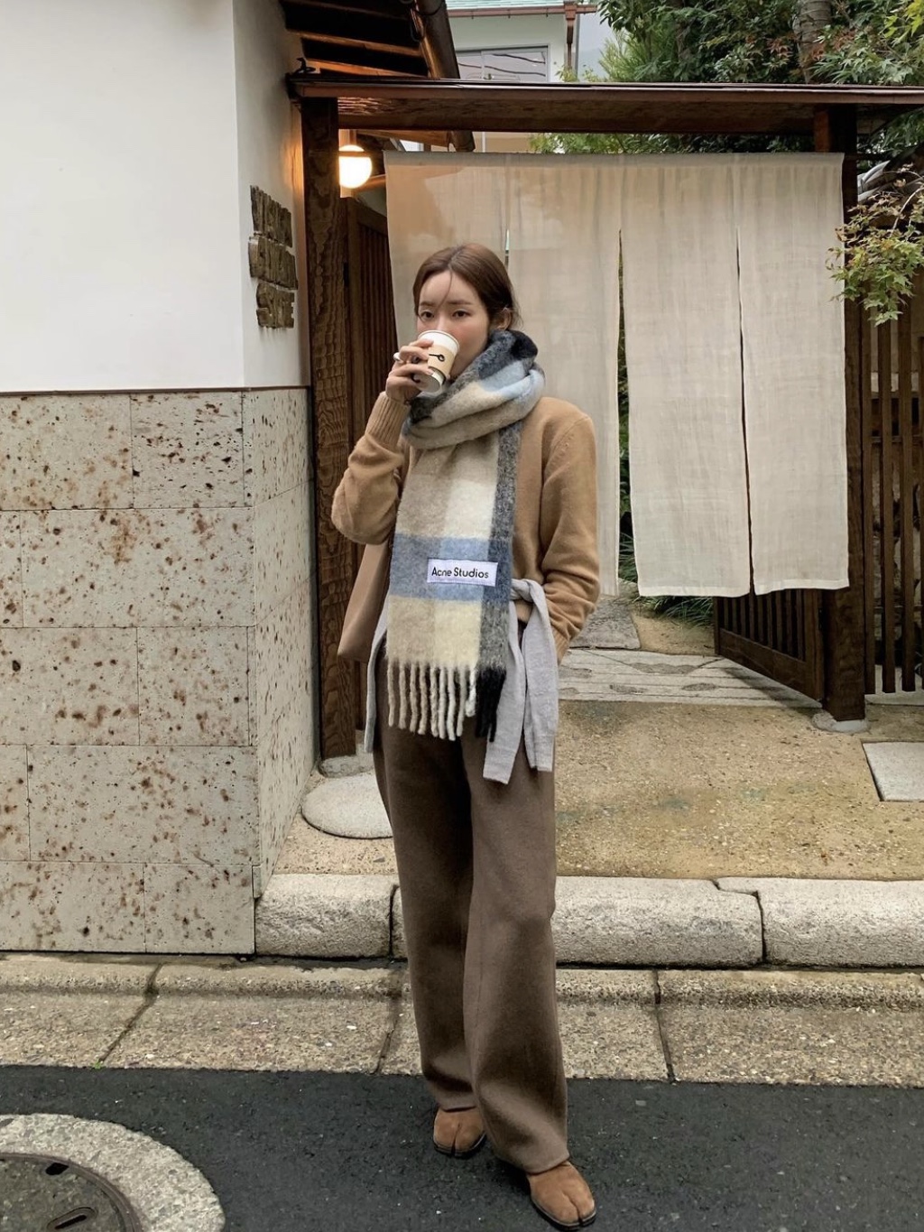 Acne Studios Mohair Check Muffler Blue Beige Black 착용 스타일
